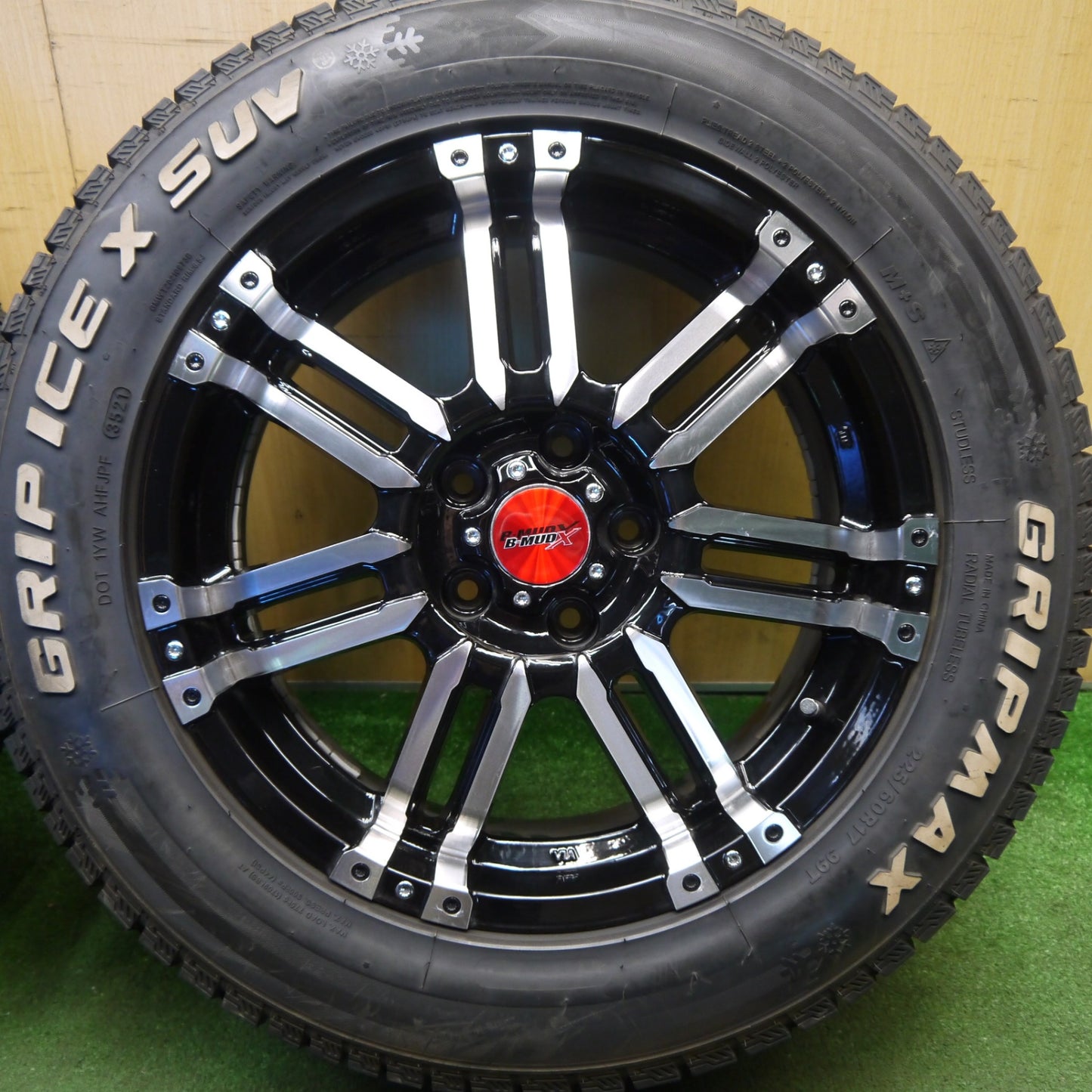 ほぼ未使用！キレイ★スタッドレス 225/60R17 グリップマックス GRIP ICE X SUV ホワイトレター B-MUD X 17インチ PCD114.3/5H★6031710Hス