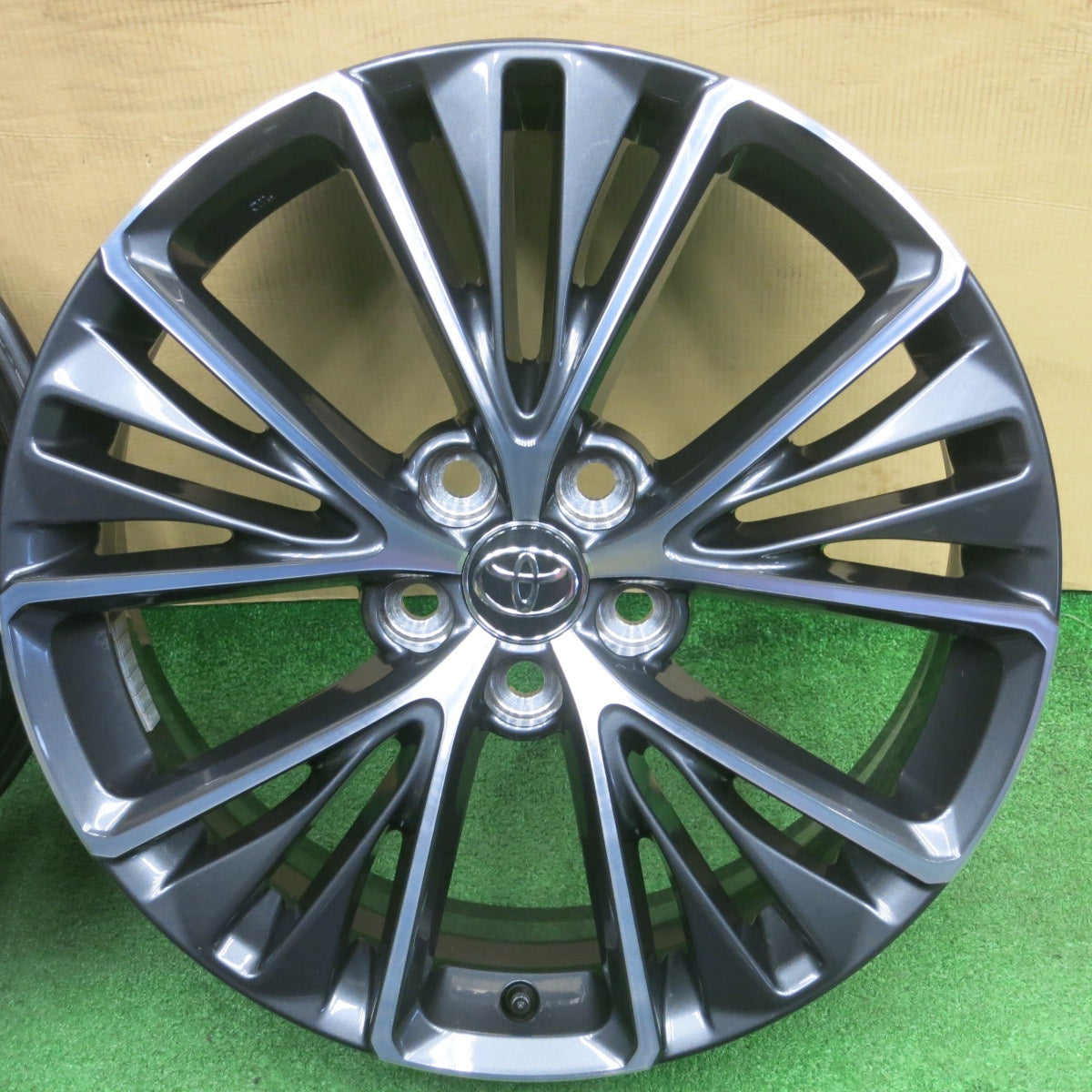 新車外し★トヨタ 60系 プリウス Zグレード 純正 ホイール 19インチ 19×6.5J PCD114.3/5H★6021502NKホ