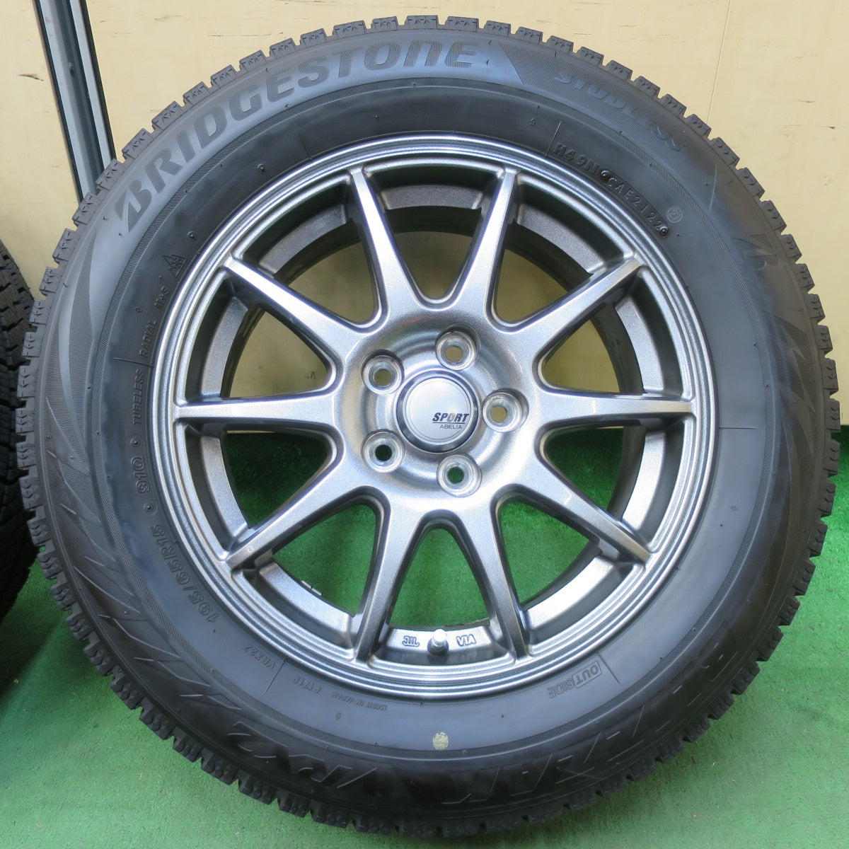 [送料無料] バリ溝！22年！キレイ！ほぼ10分★プリウス 等 195/65R15 スタッドレス ブリヂストン ブリザック VRX2 SPORT ABELIA スポルト アベリア 15インチ PCD100/5H★5013115イス