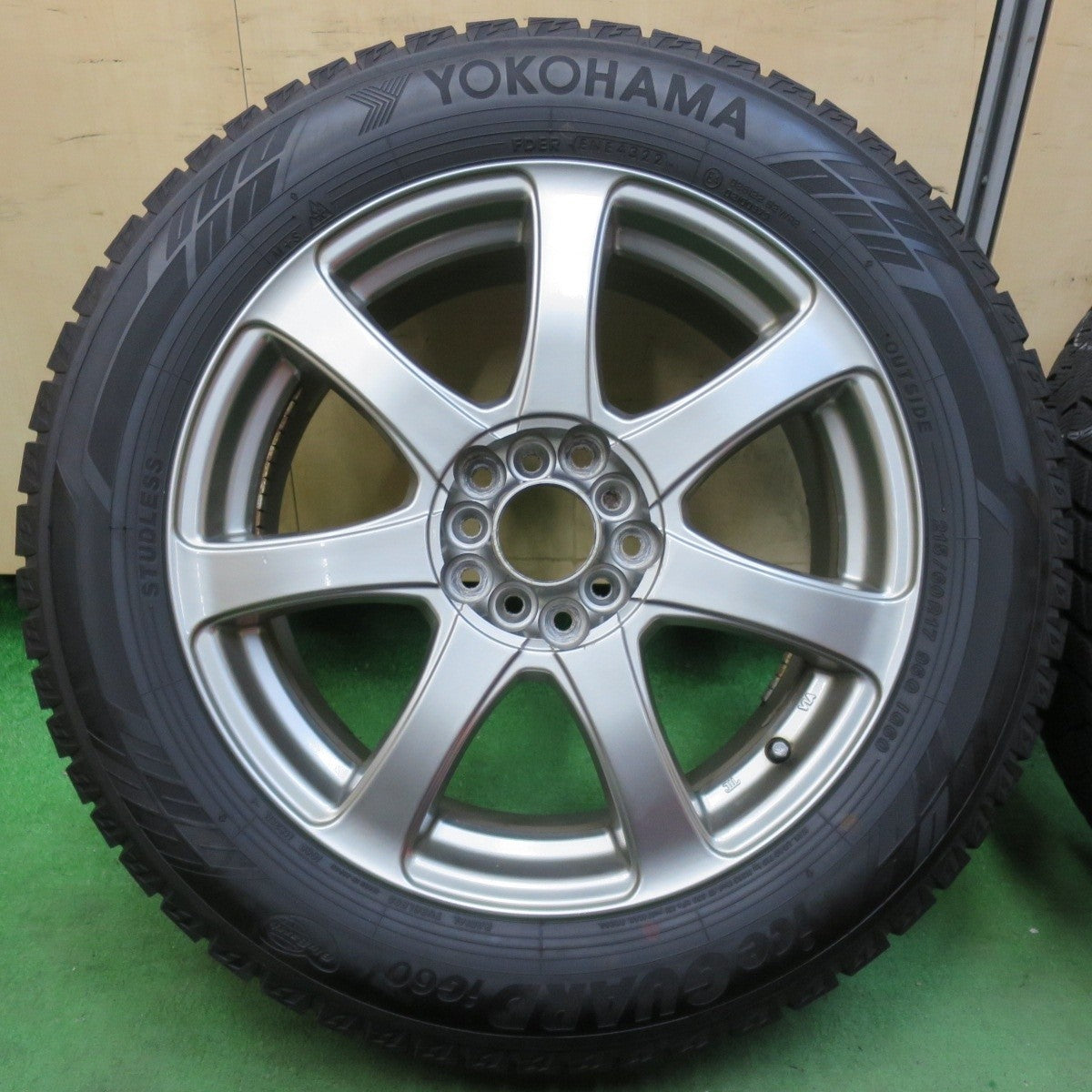 バリ溝！22年！9.5分★スタッドレス 215/60R17 ヨコハマ アイスガード iG60 社外 アルミ 17インチ PCD 100 114.3/5H マルチ★5010806イス