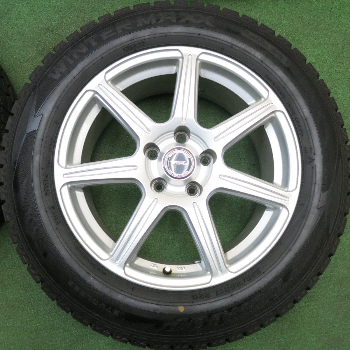 バリ溝！キレイ！9.5分以上★スタッドレス 225/60R17 ダンロップ ウインターマックス WM02 TOPRUN トップラン 17インチ PCD114.3/5H★6012201HAス
