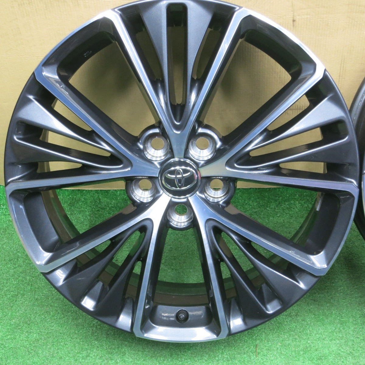 新車外し★トヨタ 60系 プリウス Zグレード 純正 ホイール 19インチ 19×6.5J PCD114.3/5H★6021502NKホ
