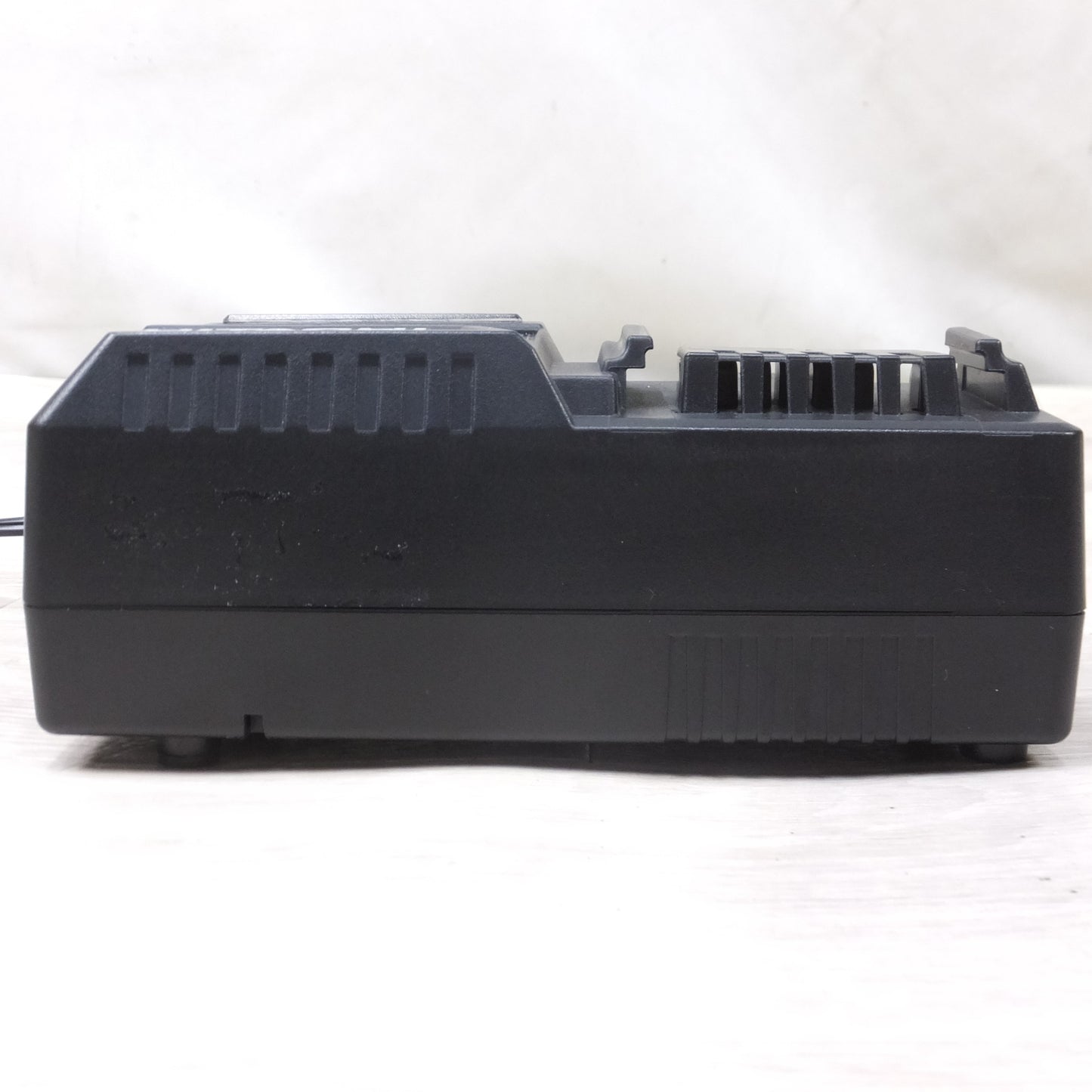 [送料無料] 美品◆日立工機 急速 充電器 14.4V - 18V リチウム イオン バッテリー用 UC18YSL3 電動 工具◆