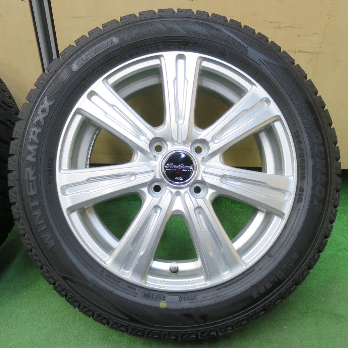 [送料無料] バリ溝！キレイ！9.5分★スタッドレス 165/65R15 ダンロップ ウインターマックス WM02 EuroSpeed MiD タフト ハスラー ソリオ 等 PCD100/4H★5011803イス