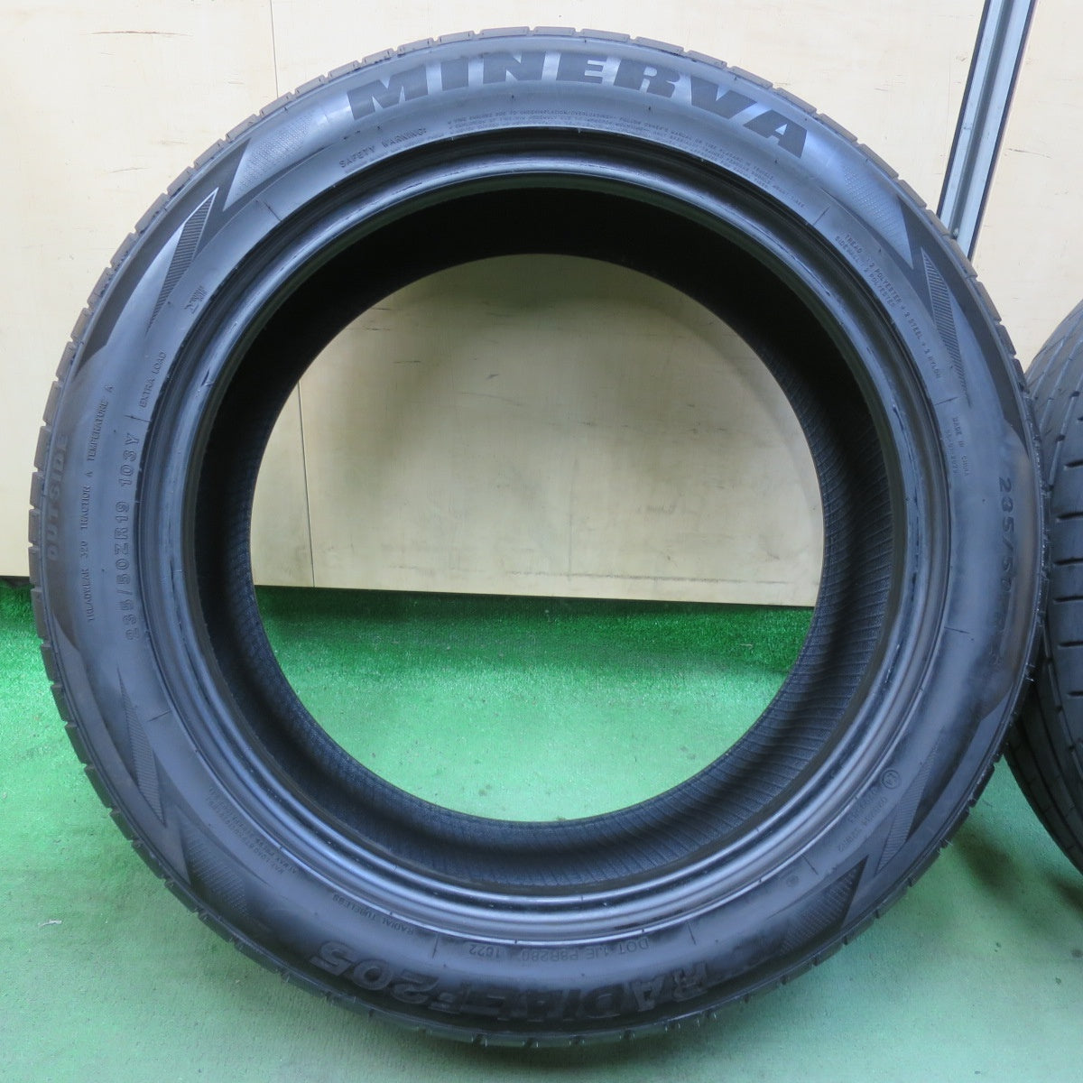 バリ溝！22年！9分★235/50R19 ミネルバ ラジアル F205 タイヤ 19インチ ハリアー ベンツ GLA GLB 等★5112211イノタ