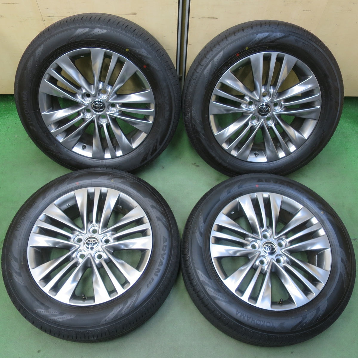 バリ溝！25年！キレイ！ほぼ10分◎トヨタ 40系 アルファード Zグレード 純正 225/60R18 ヨコハマ アドバン V03 18インチ PCD120/5H◎6081105IMノ