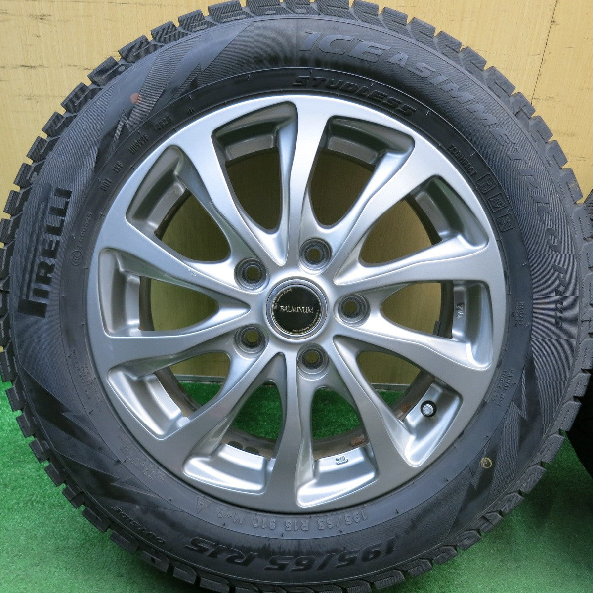 バリ溝！キレイ！8.5分★スタッドレス 195/65R15 ピレリ アイスアシンメトリコ プラス BALMINUM バルミナ 15インチ PCD114.3/5H★5081412HAス