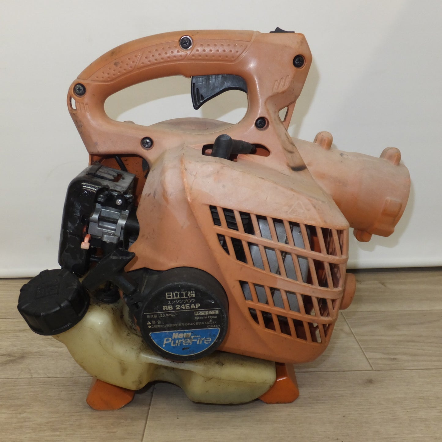 [送料無料] 岐阜発 現状品★日立 HITACHI エンジンブロワ RB24EAP 本体のみ　排気量 23.9mL　New PureFire かるがるスタート★