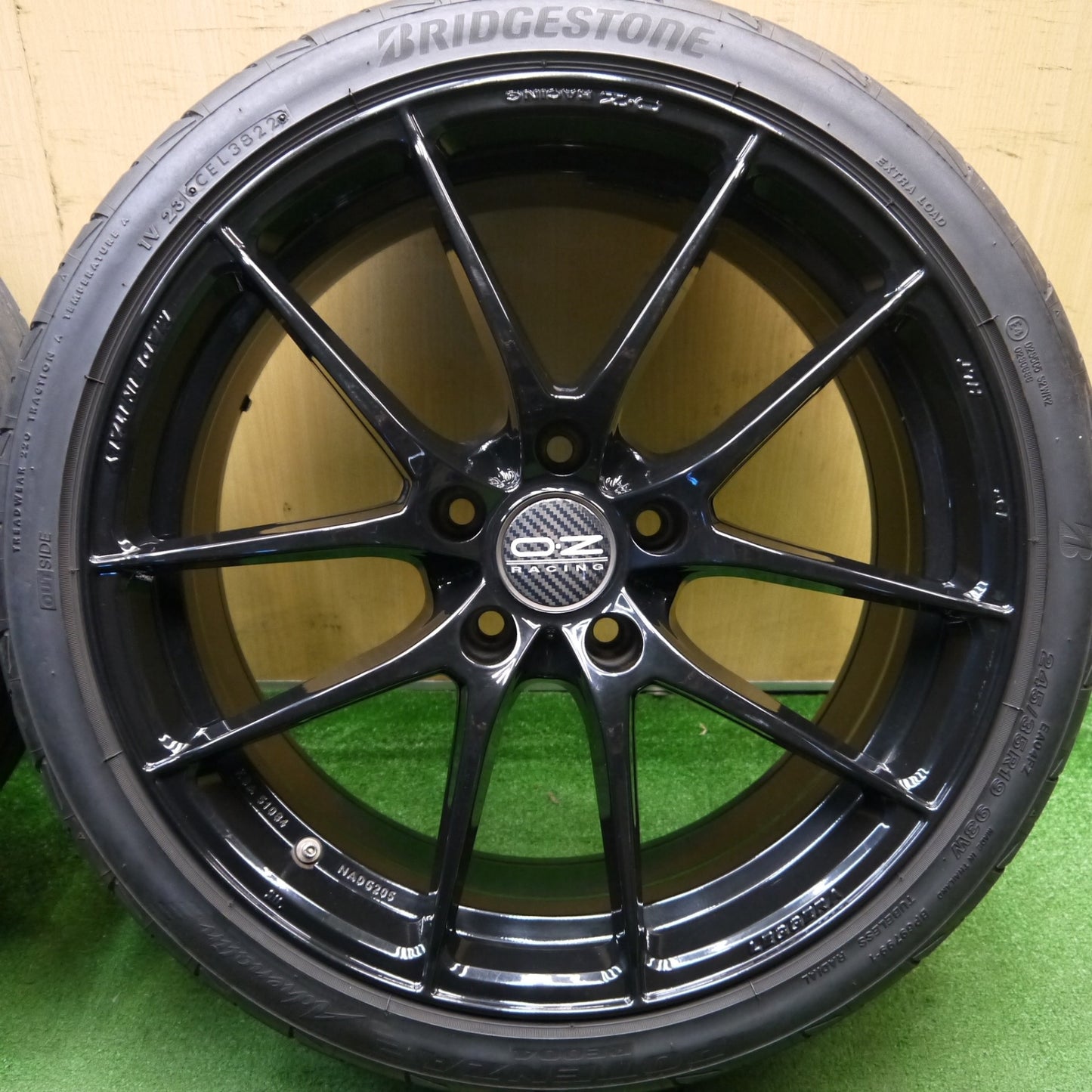 バリ溝！22年！キレイ！9.5分★BMW 等 O・Z RACING Leggera HLT 245/35R19 ブリヂストン ポテンザ RE004 19インチ OZ レッジェーラ PCD120/5H★5051204Hノ