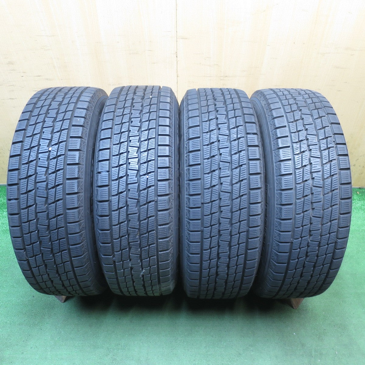 バリ溝！22年！キレイ！9.5分以上◎スタッドレス 225/65R17 グッドイヤー アイスナビ SUV ravrion RS01 ラブリオン 17インチ PCD114.3/5H◎6092906NJス