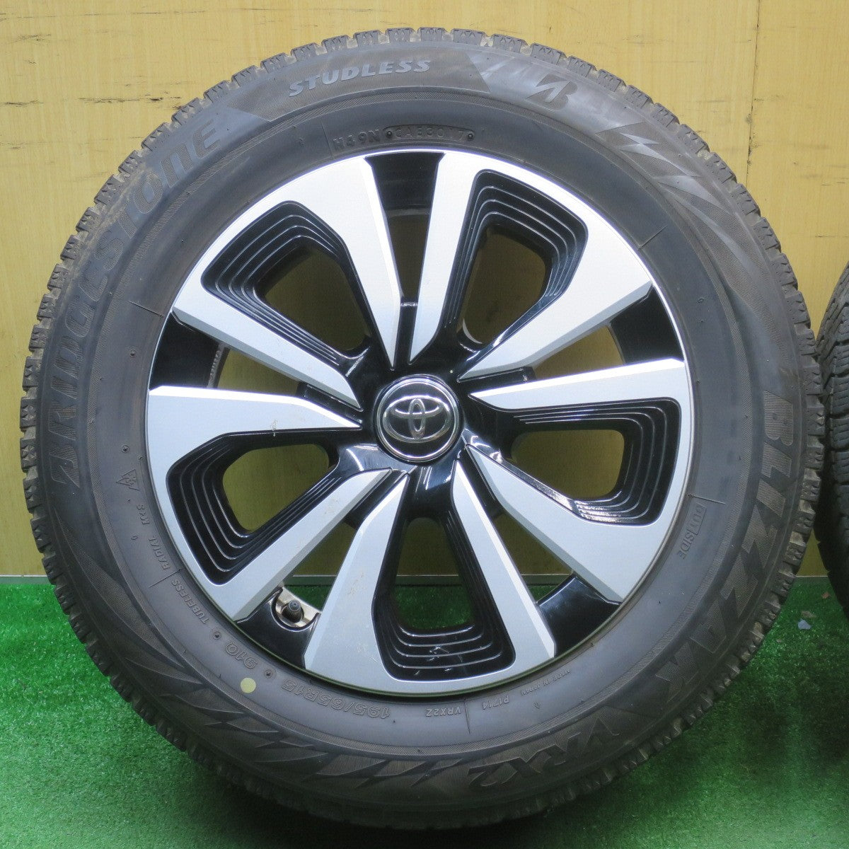 4本価格★トヨタ 50系 プリウス PHV 純正 195/65R15 スタッドレス ブリヂストン ブリザック VRX2 15インチ PCD100/5H★6021402NJス