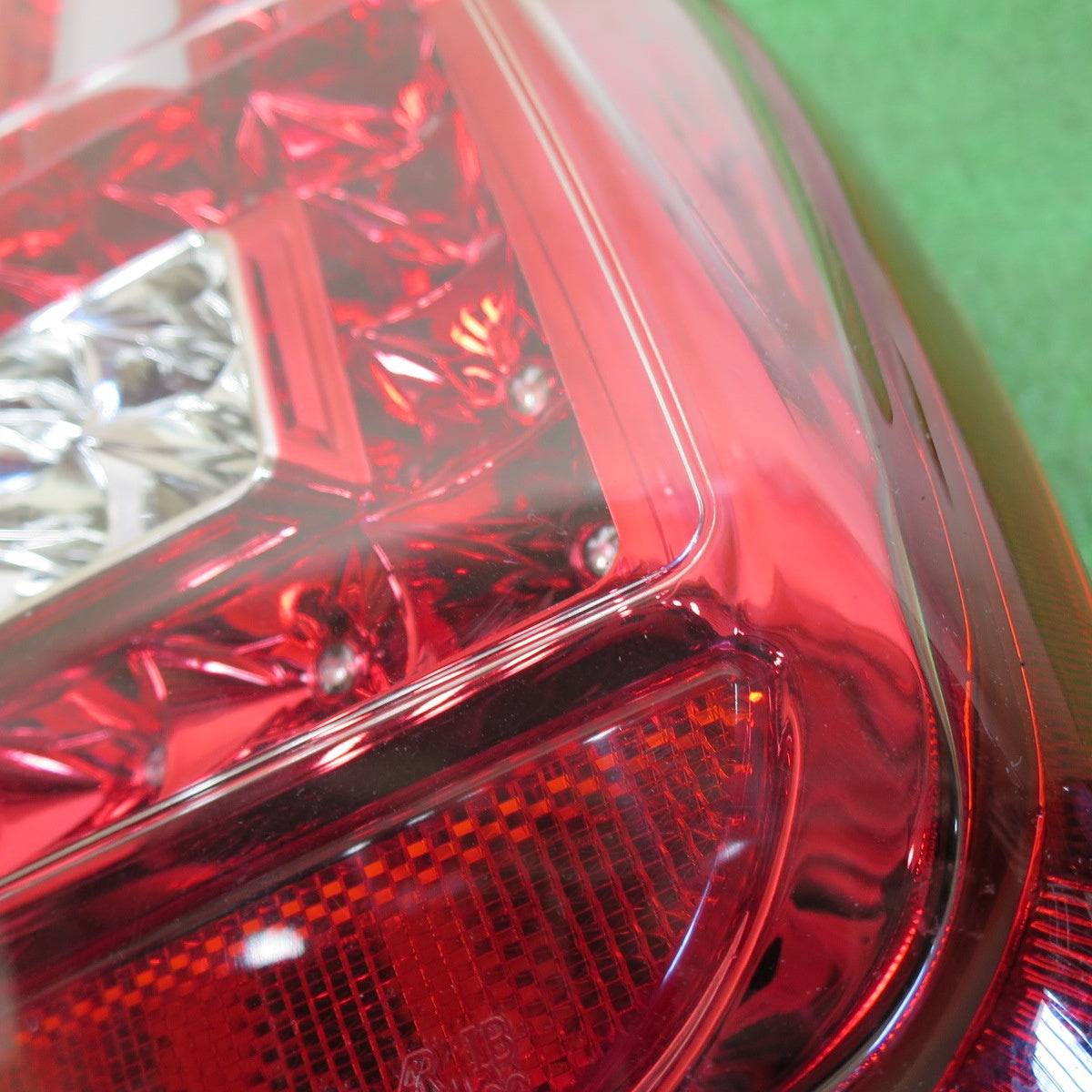 [送料無料] キレイ◆VALENTI トヨタ 30系 プリウス LED テール ランプ 60-1355 ヴァレンティ テール ライト 右 側 のみ R◆