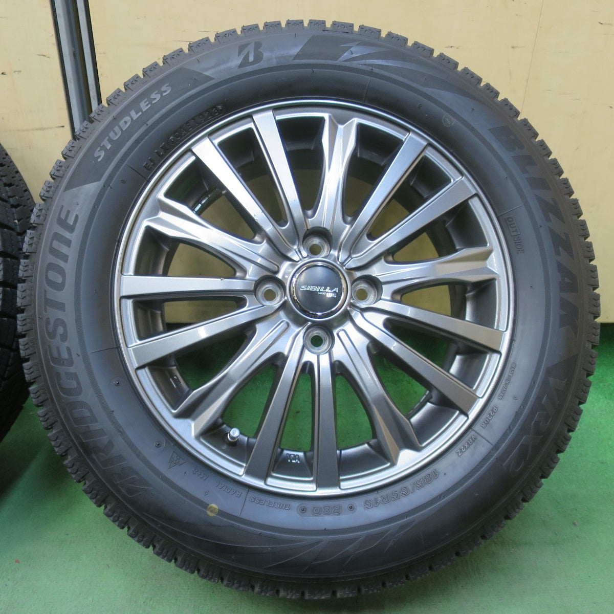 バリ溝！23年！キレイ！9.5分★スタッドレス 185/65R15 ブリヂストン ブリザック VRX2 SIBILLA NEXT W5 シビラ ネクスト 15インチ PCD100/4H★6042809イス