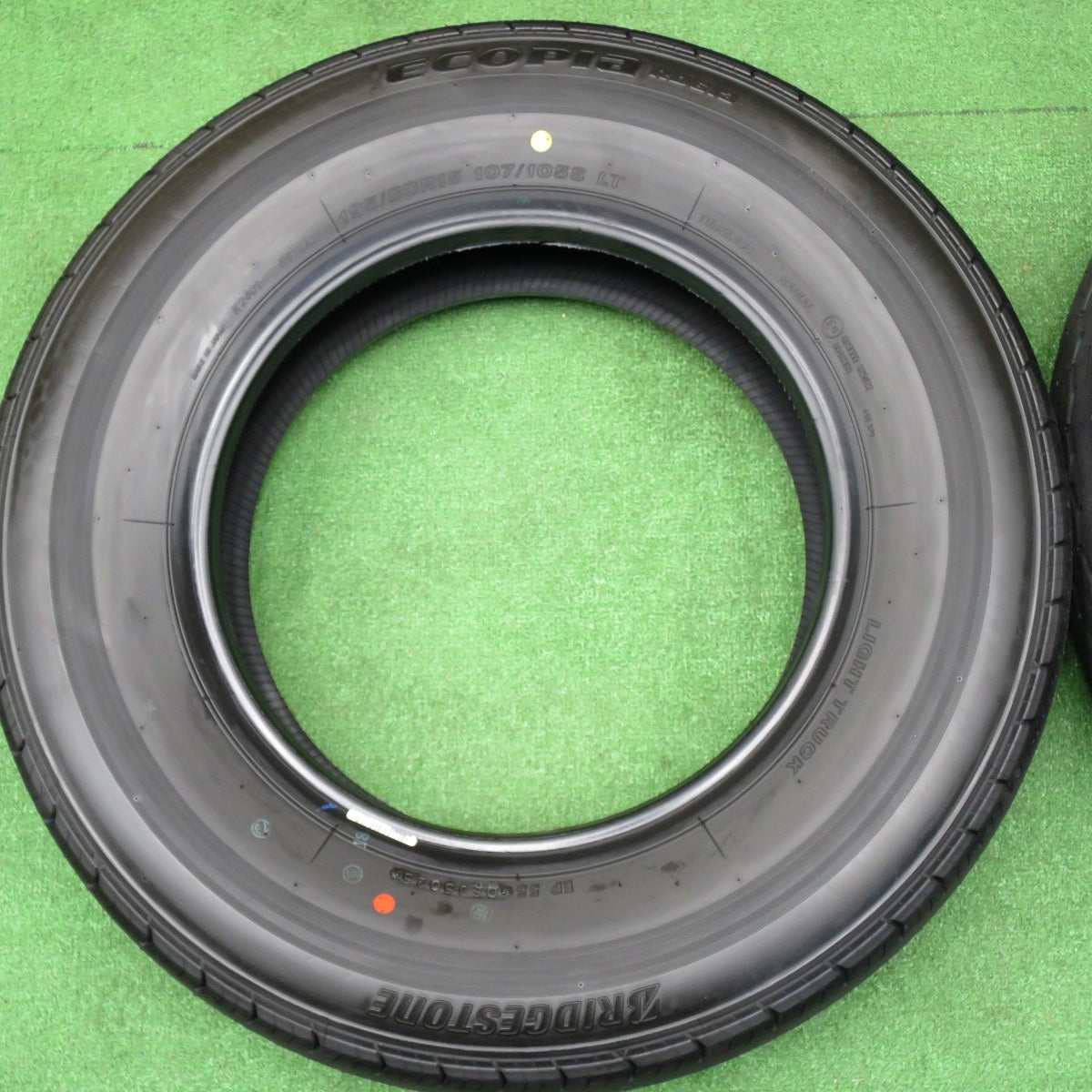 新車外し！25年★195/80R15 107/105S ブリヂストン エコピア RD613 タイヤ 15インチ ハイエース レジアスエース キャラバン 等★6030803NKノタ