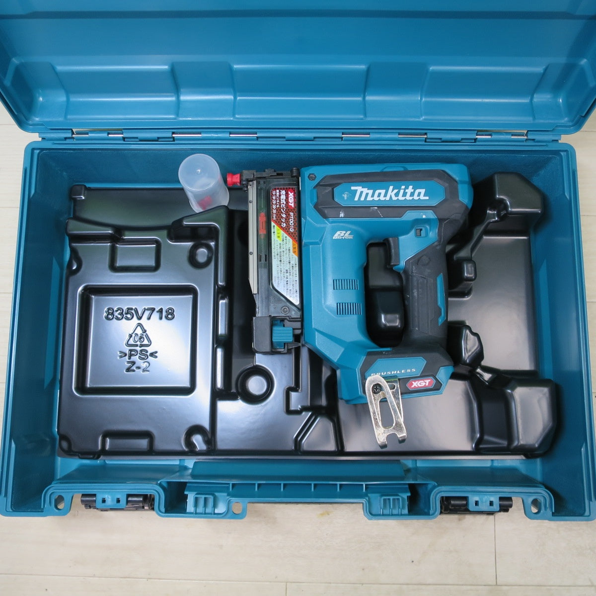 キレイ☆マキタ 充電式 ピン タッカ PT001GZK タッカー 本体 ケース のみ 電動 工具 makita 40V☆