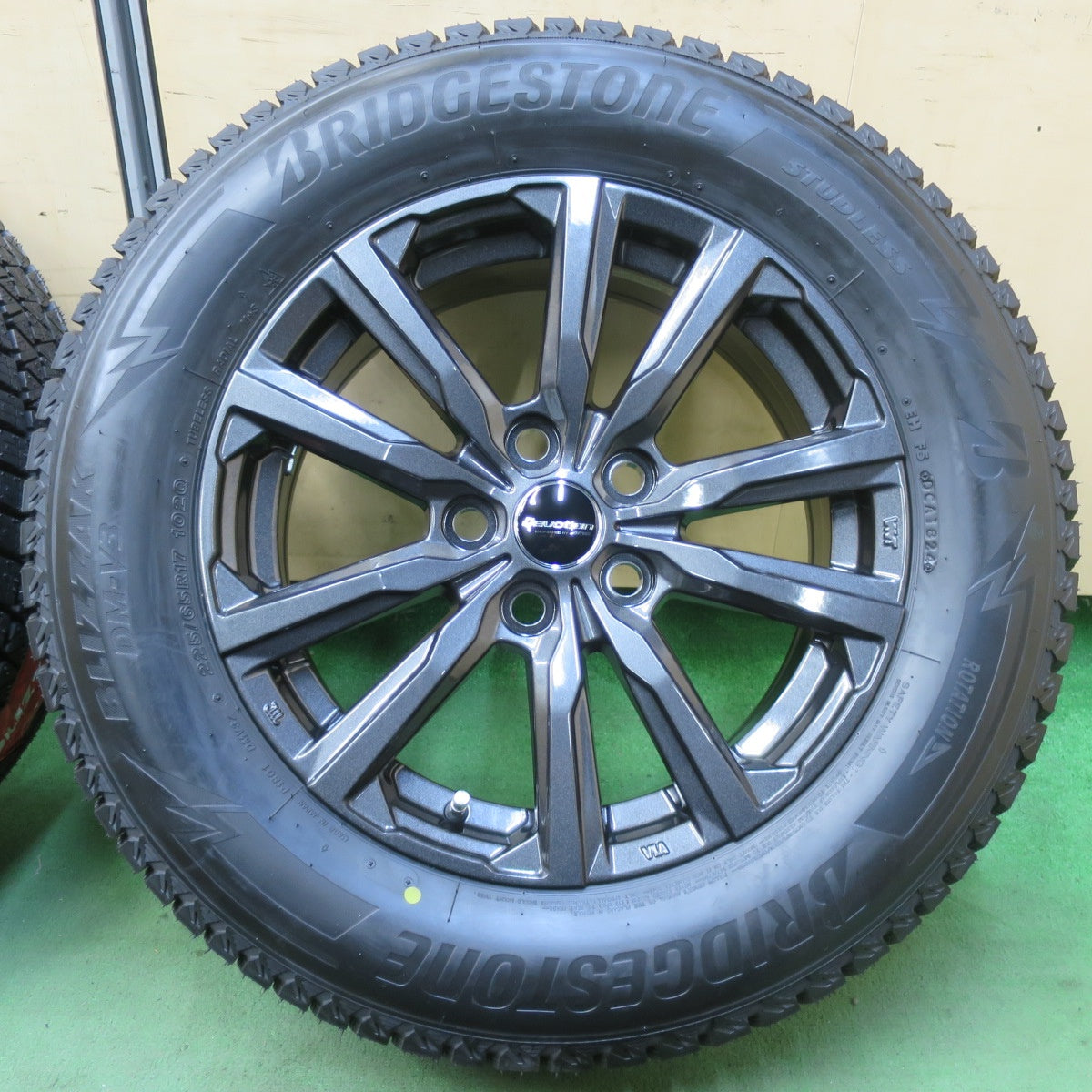 未使用！24年★40系 アルファード 等 Devotion AME 225/65R17 スタッドレス ブリヂストン ブリザック DM-V3 17インチ ディヴォーション PCD120/5H★5112604イス