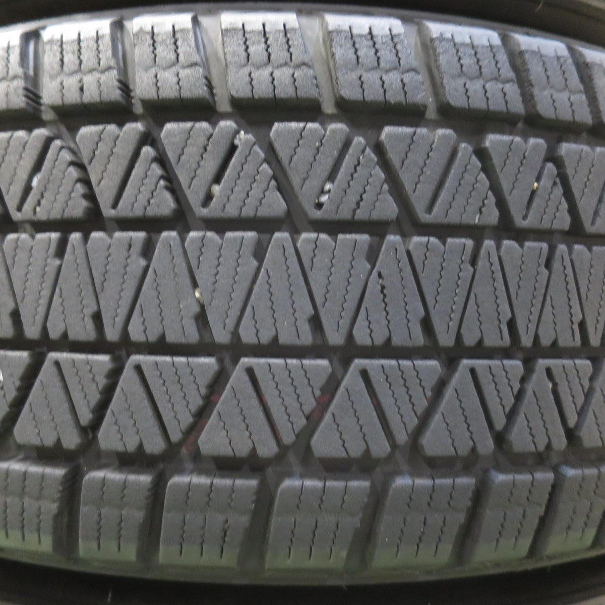 バリ溝！22年！9.5分★フォレスター XV 等 225/60R17 スタッドレス ブリヂストン ブリザック DM-V3 Fang ファング 17インチ PCD100/5H★5103010イス