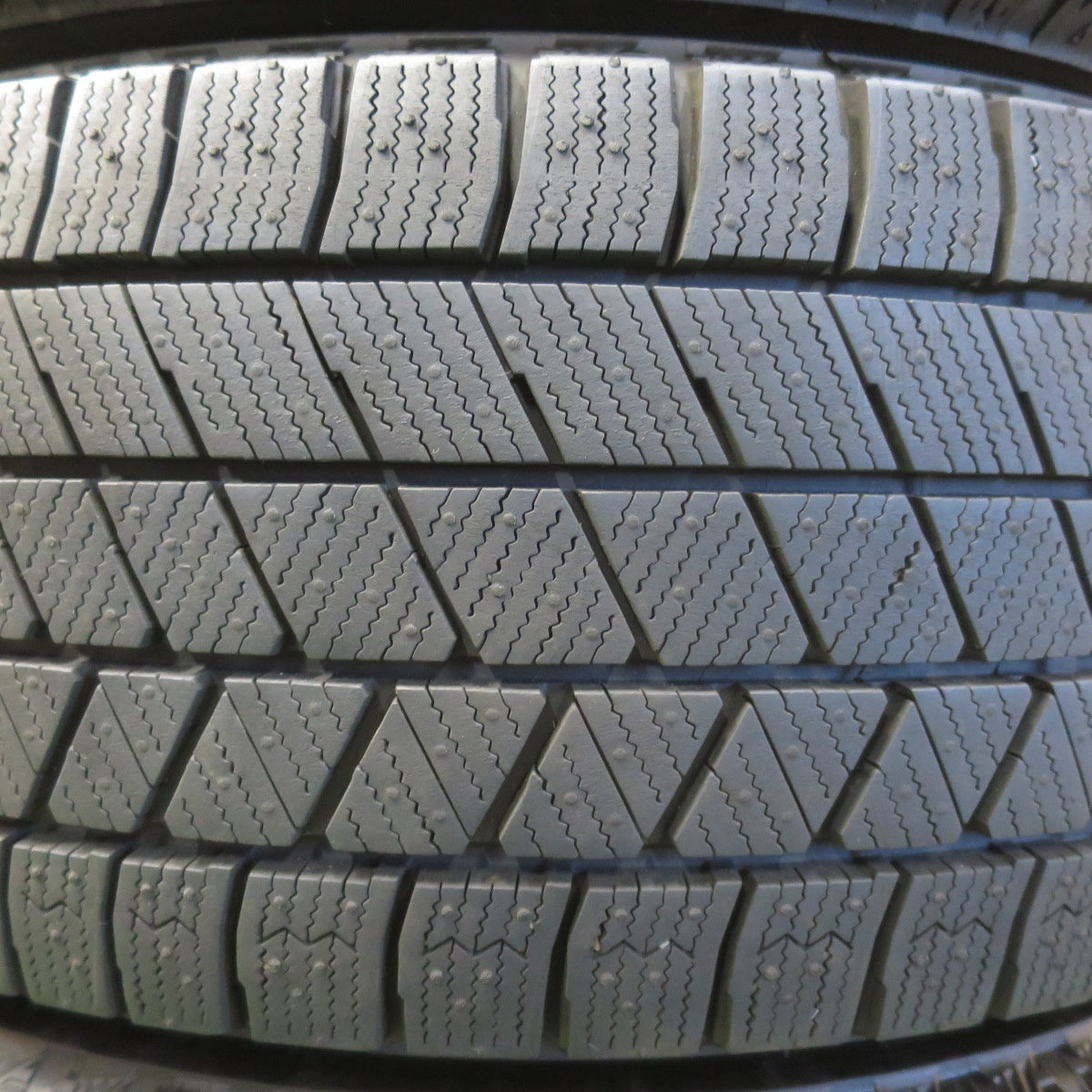 バリ溝！24年！キレイ！ほぼ10分★スタッドレス 215/55R17 ブリヂストン ブリザック VRX3 LF SPORT LF2 LFスポーツ 17インチ PCD114.3/5H★5112206イス