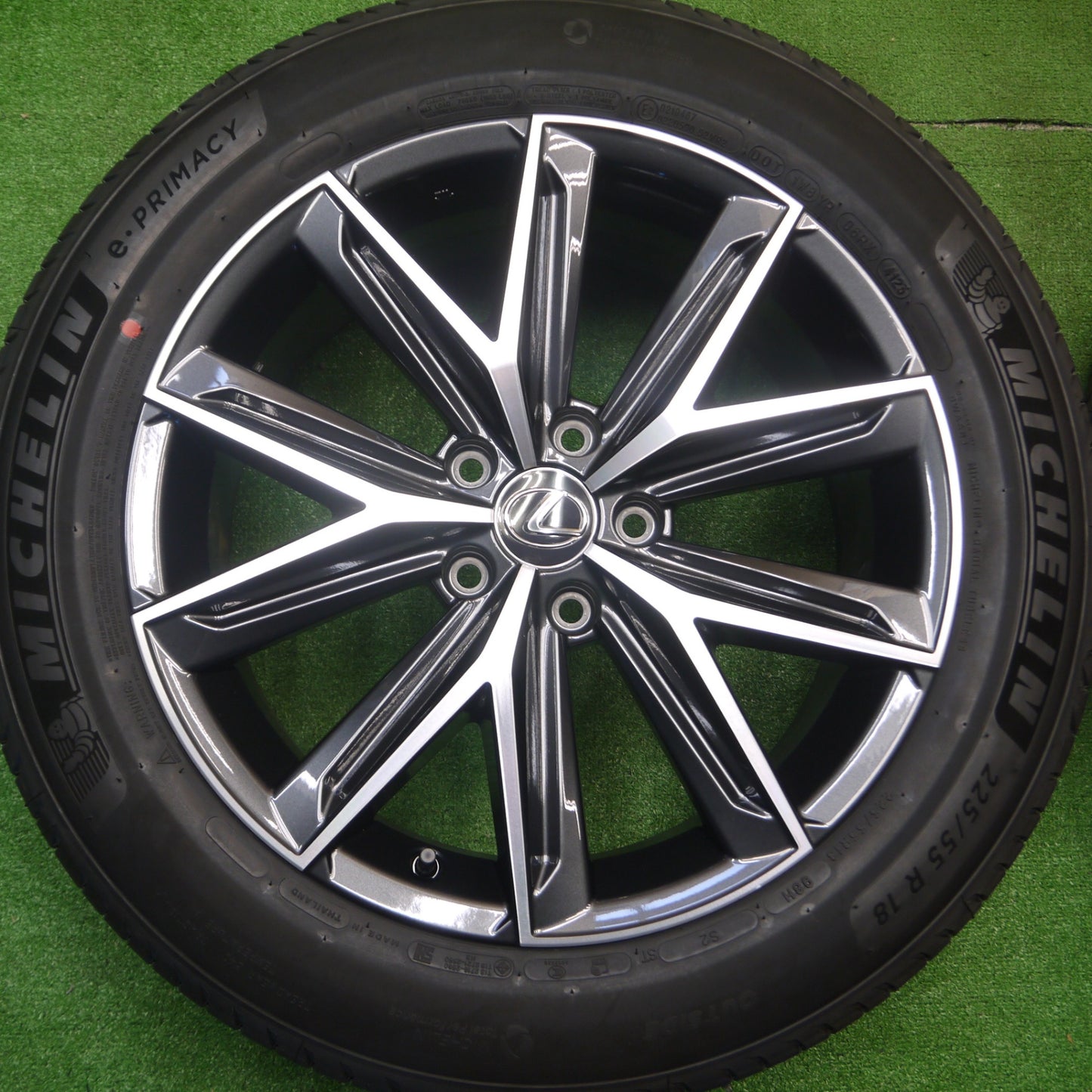 [送料無料] 新車外し！23年★レクサス LBX Cool 純正 ダークグレーメタリック+切削光輝 225/55R18 ミシュラン e・プライマシー PCD114.3/5H★4102506Hノ