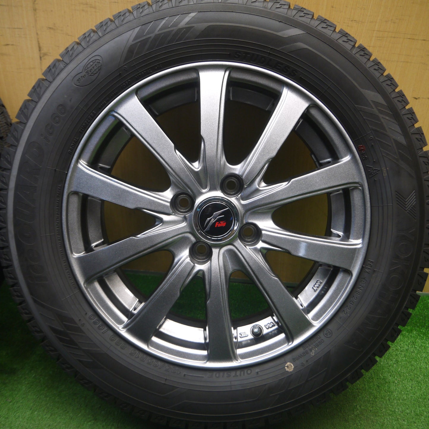 [送料無料] バリ溝！22年！キレイ！9.5分以上★スタッドレス 185/65R15 ヨコハマ アイスガード iG60 Fang ファング 15インチ PCD100/4H★5020712Hス