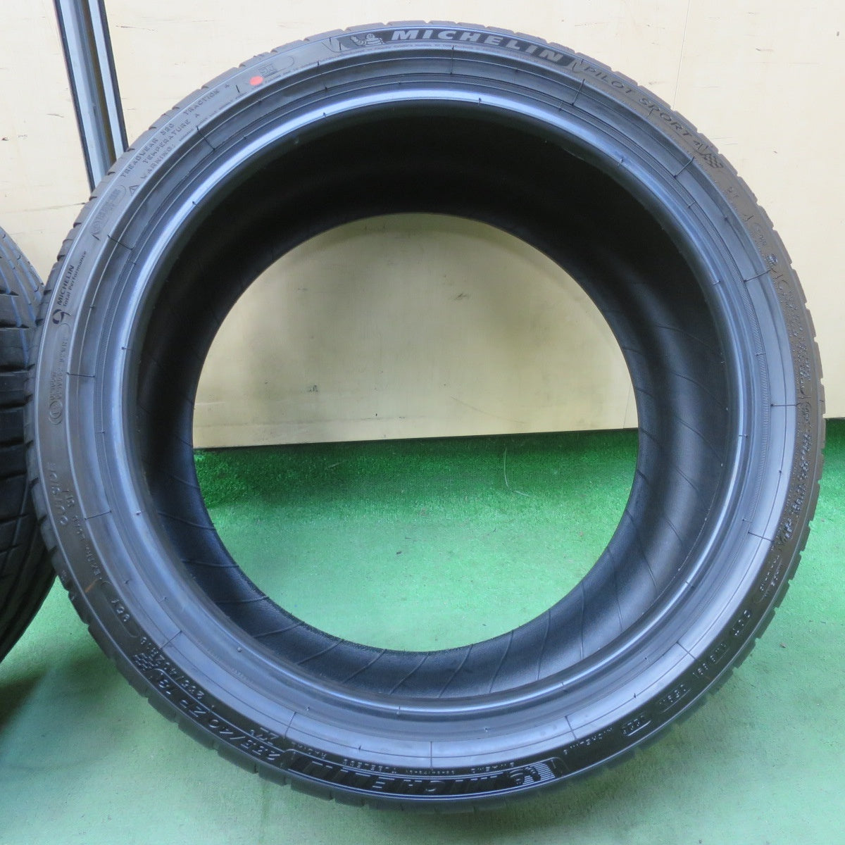 新車外し！26年★235/40R18 ミシュラン パイロットスポーツ4 PILOT SPORT4 タイヤ 18インチ ベンツ Aクラス アウディ A4 ボルボ V60 等★6050410イノタ
