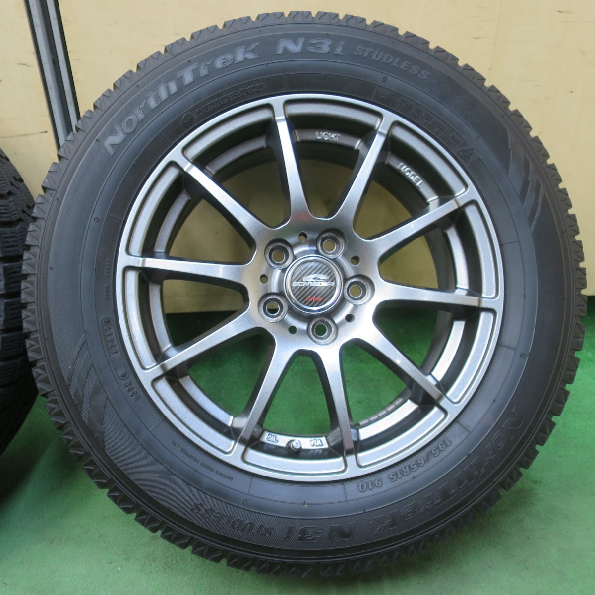 バリ溝！キレイ！9分★プリウス 等 195/65R15 スタッドレス オートバックス ノーストレック N3i SCHNEIDER シュナイダー 15インチ PCD100/5H★5122007イス