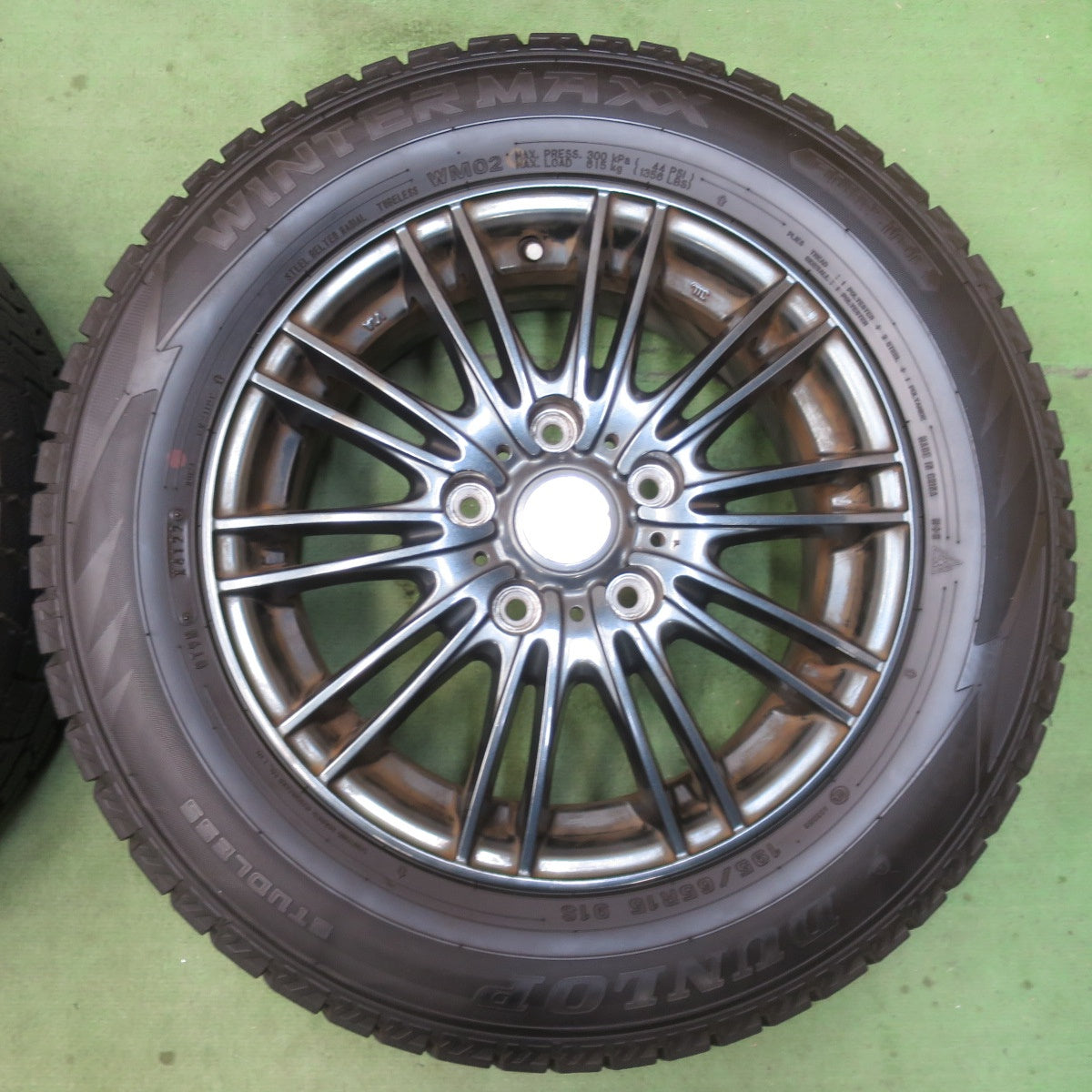 バリ溝！22年！ほぼ10分★スタッドレス 195/65R15 ダンロップ ウインターマックス WM02 VELVA AGUDO ヴェルヴァ アグード 15インチ PCD114.3/5H★6012901イス