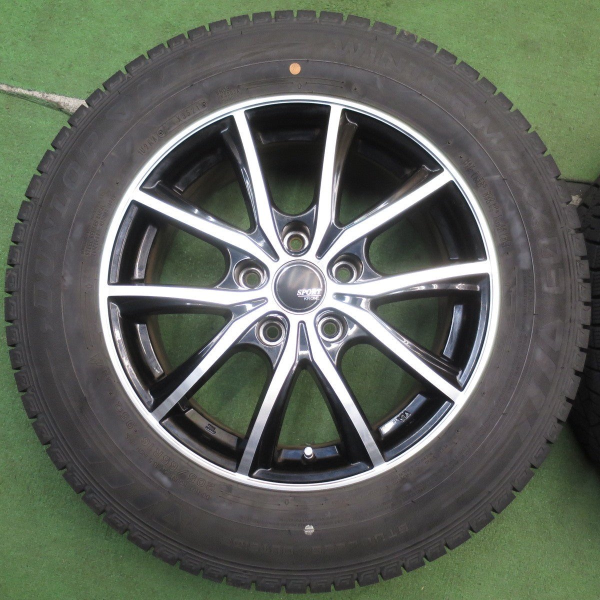 バリ溝！21年！9分★スタッドレス 205/65R16 ダンロップ ウインターマックス 03 SPORT KRONE スポルト クローネ 16インチ PCD114.3/5H★5082202NJス