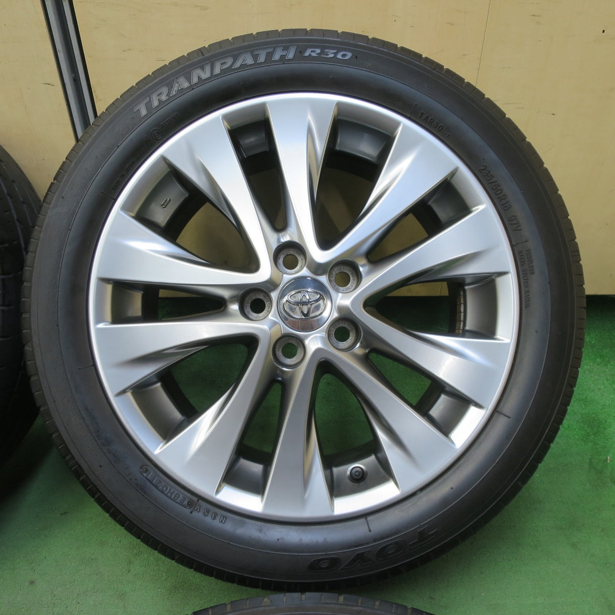 キレイ★トヨタ 20系 アルファード ヴェルファイア 純正 235/50R18 トーヨー トランパス R30 18インチ PCD114.3/5H★5072402TTノ