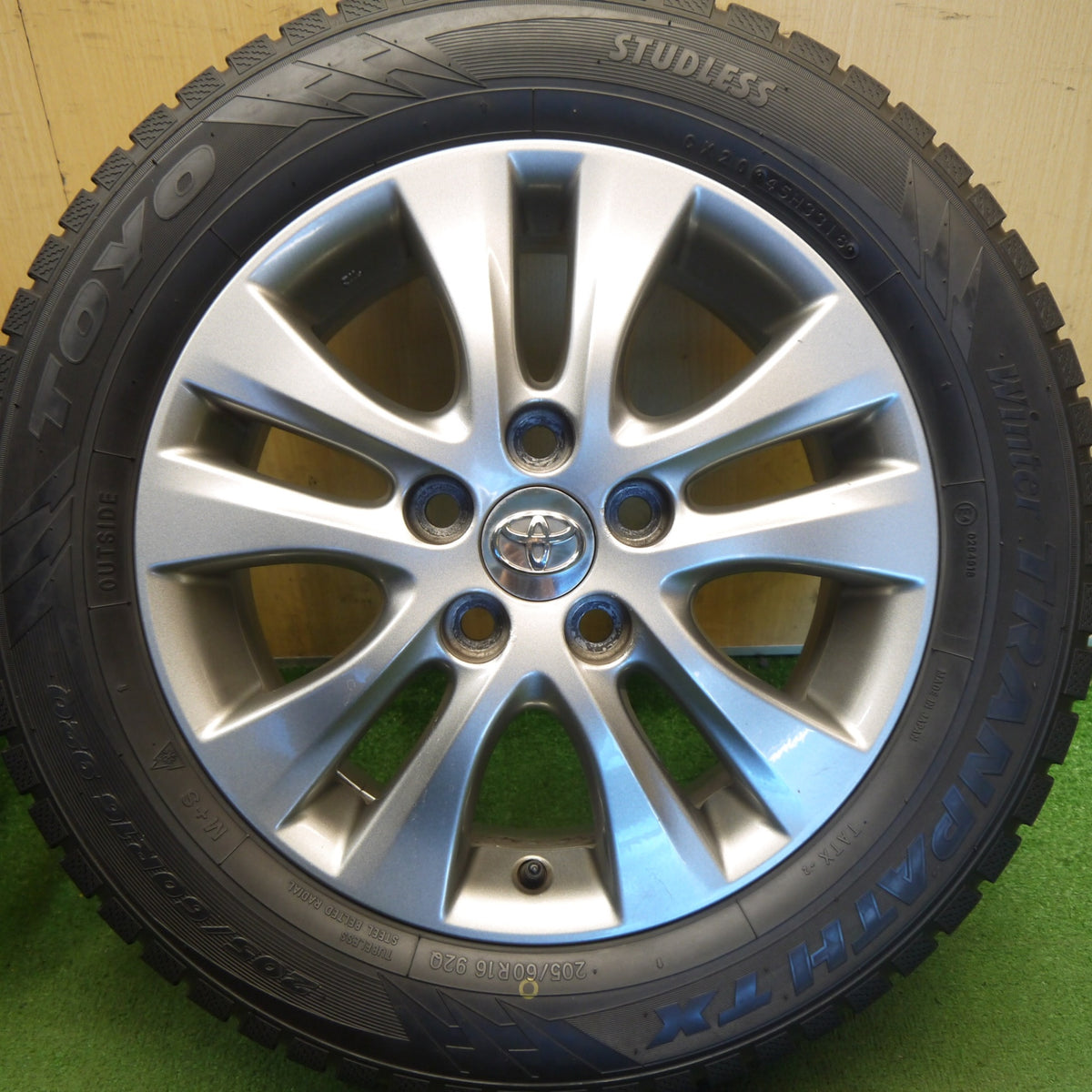 バリ溝！キレイ！9.5分以上◎トヨタ 70系 ノア ヴォクシー 純正 205/60R16 スタッドレス トーヨー ウインター トランパス TX 16インチ PCD114.3/5H◎6082506Hス