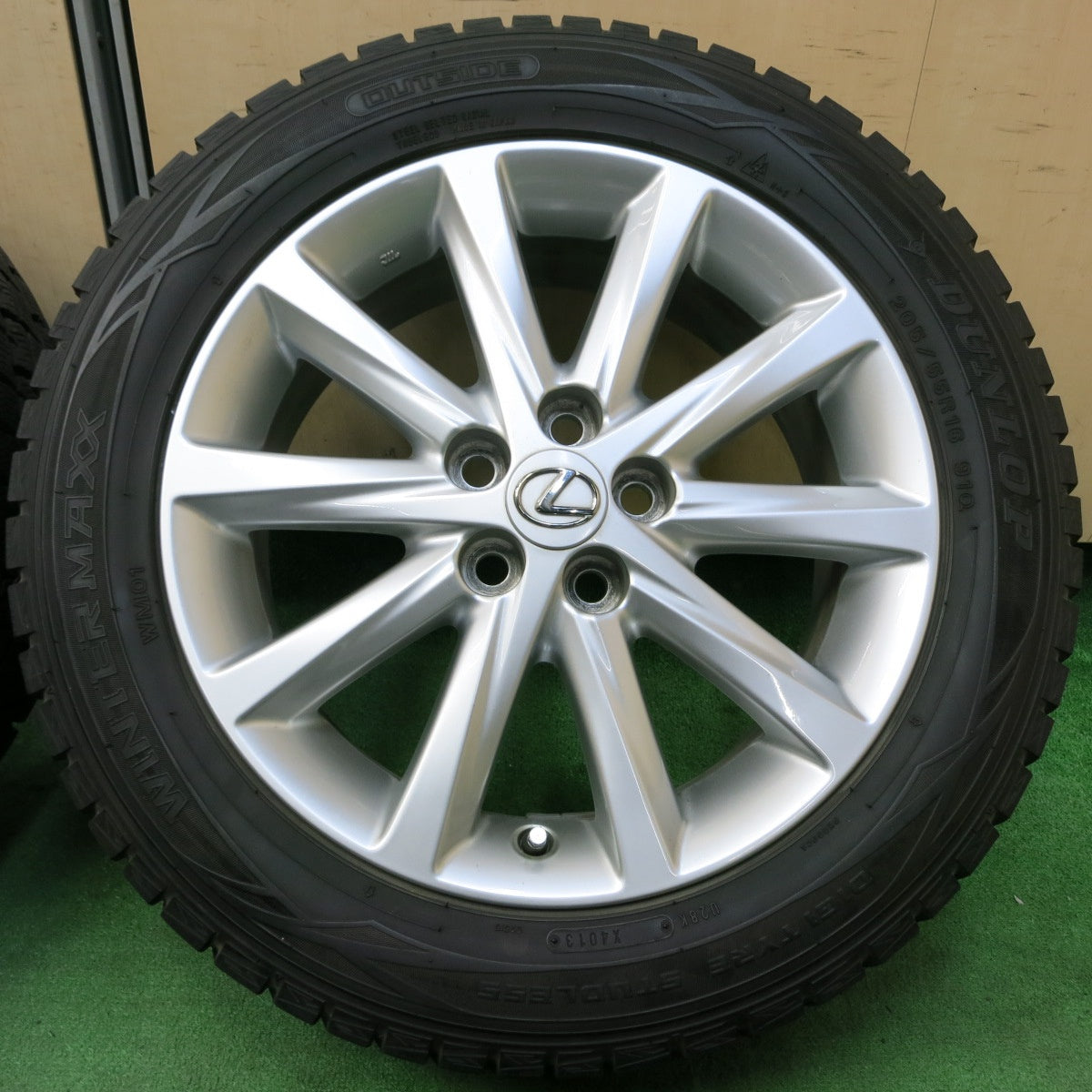 *送料無料* バリ溝！キレイ！8.5分★レクサス CT200h 純正 205/55R16 スタッドレス ダンロップ ウインターマックス WM01 PCD100/5H★4051004イス