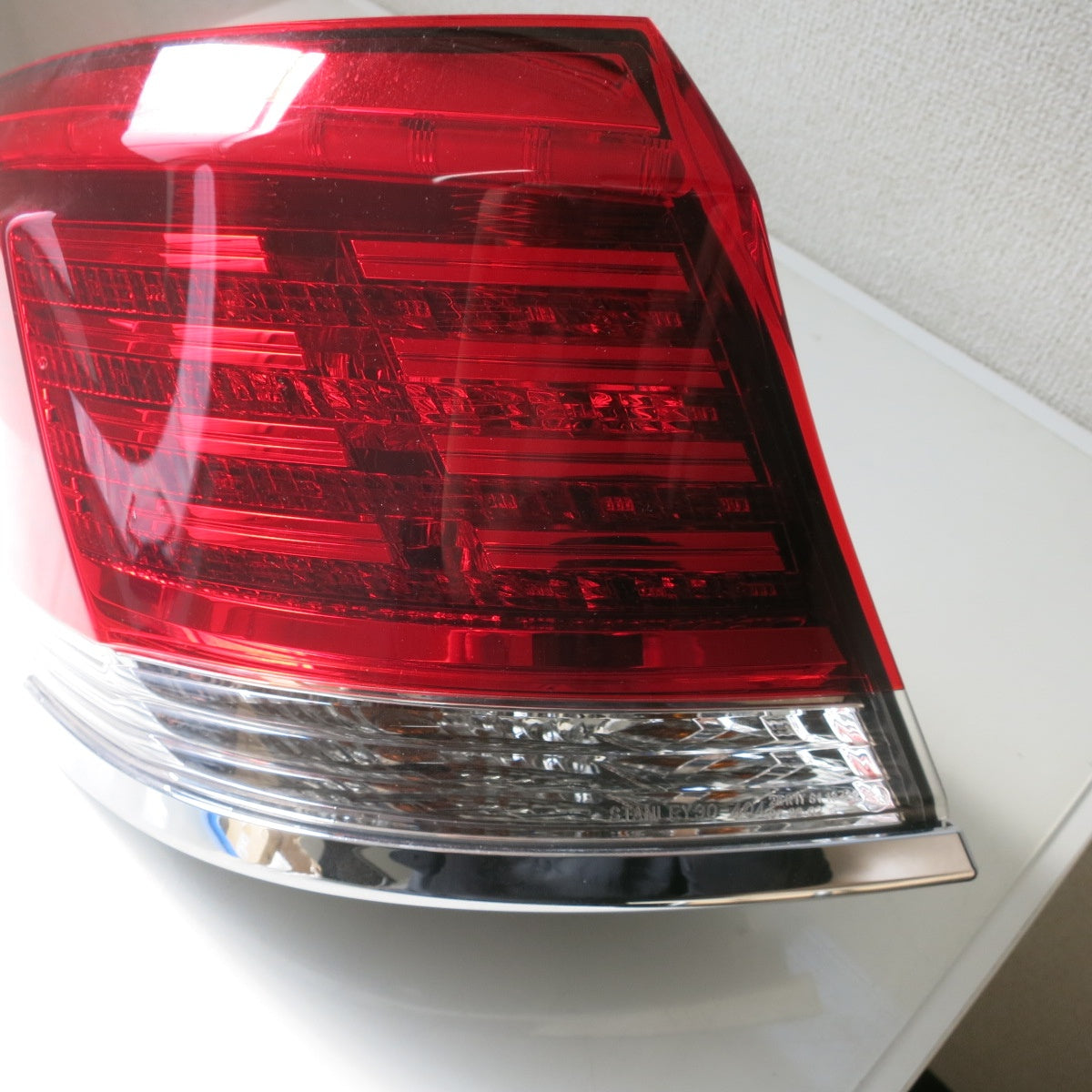 [送料無料] キレイ◆トヨタ クラウン マジェスタ 純正 テール ライト ランプ 左側 STANLEY 30-404 W0181◆