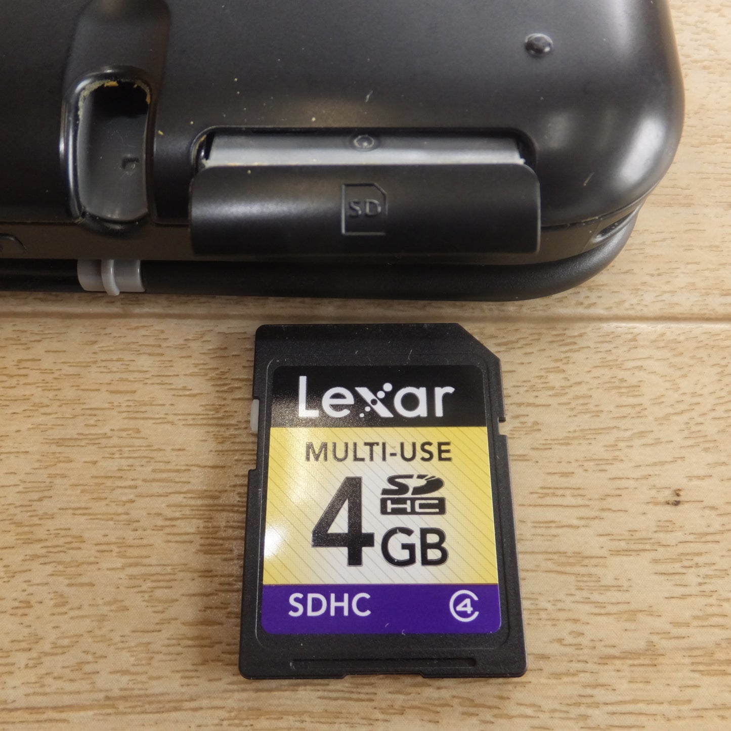 [送料無料] ジャンク★任天堂 NINTENDO ニンテンドー3DS LL ブラック　Lexar SDHCカード 4GB　セット★