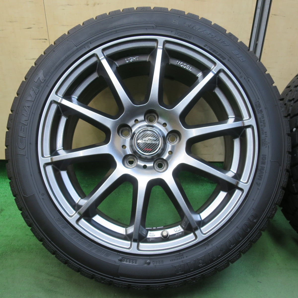 バリ溝！キレイ！9.5分★スタッドレス 215/50R17 グッドイヤー アイスナビ7 SCHNEIDER シュナイダー 17インチ PCD114.3/5H★5111811イス