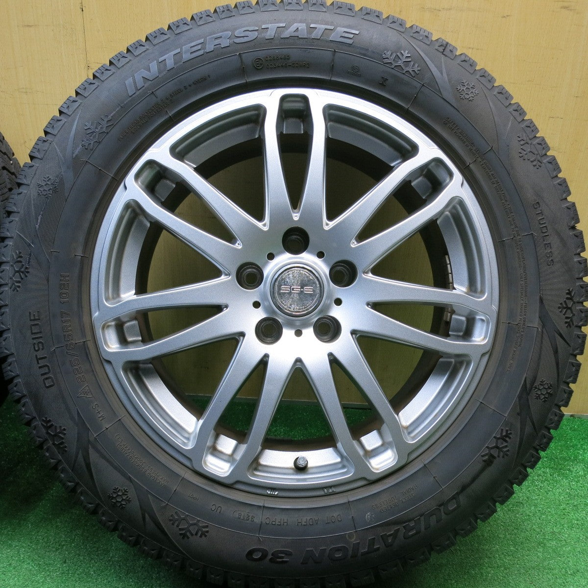 バリ溝！キレイ！8.5分★スタッドレス 225/65R17 インターステート DURATION 30 SG-E 社外 アルミ 17インチ PCD114.3/5H★5122112HAス