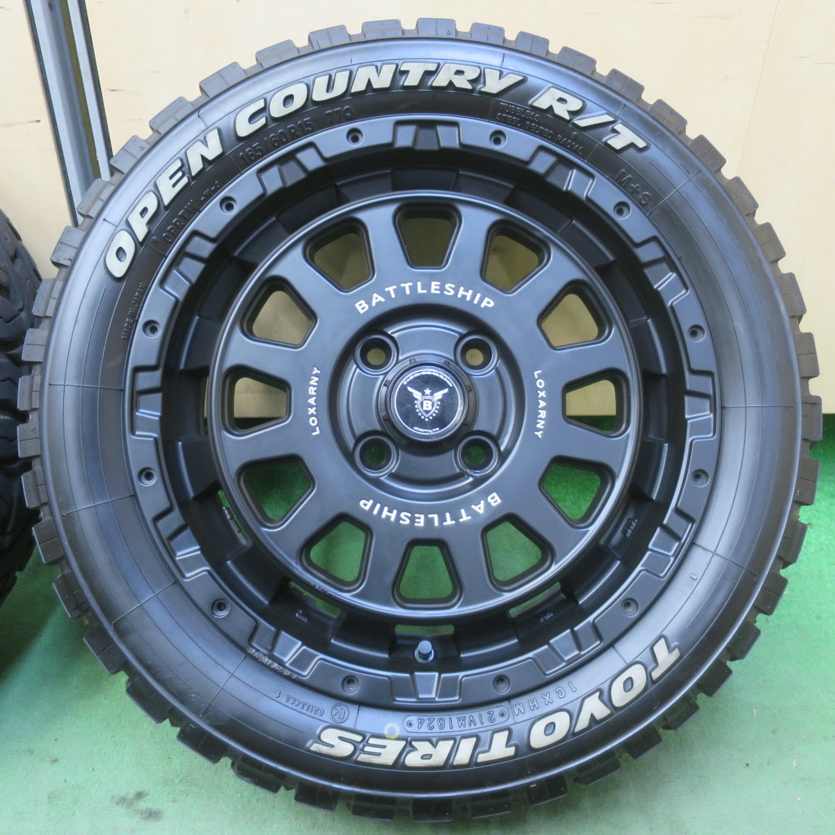 バリ溝！24年！キレイ！9.5分◎LOXARNY BATTLESHIP NEO BADX 165/60R15 トーヨー オープンカントリー R/T ホワイトレター ロクサーニ バトルシップ ネオ 15インチ ハスラー ソリオ 等 PCD100/4H◎6080701イノ