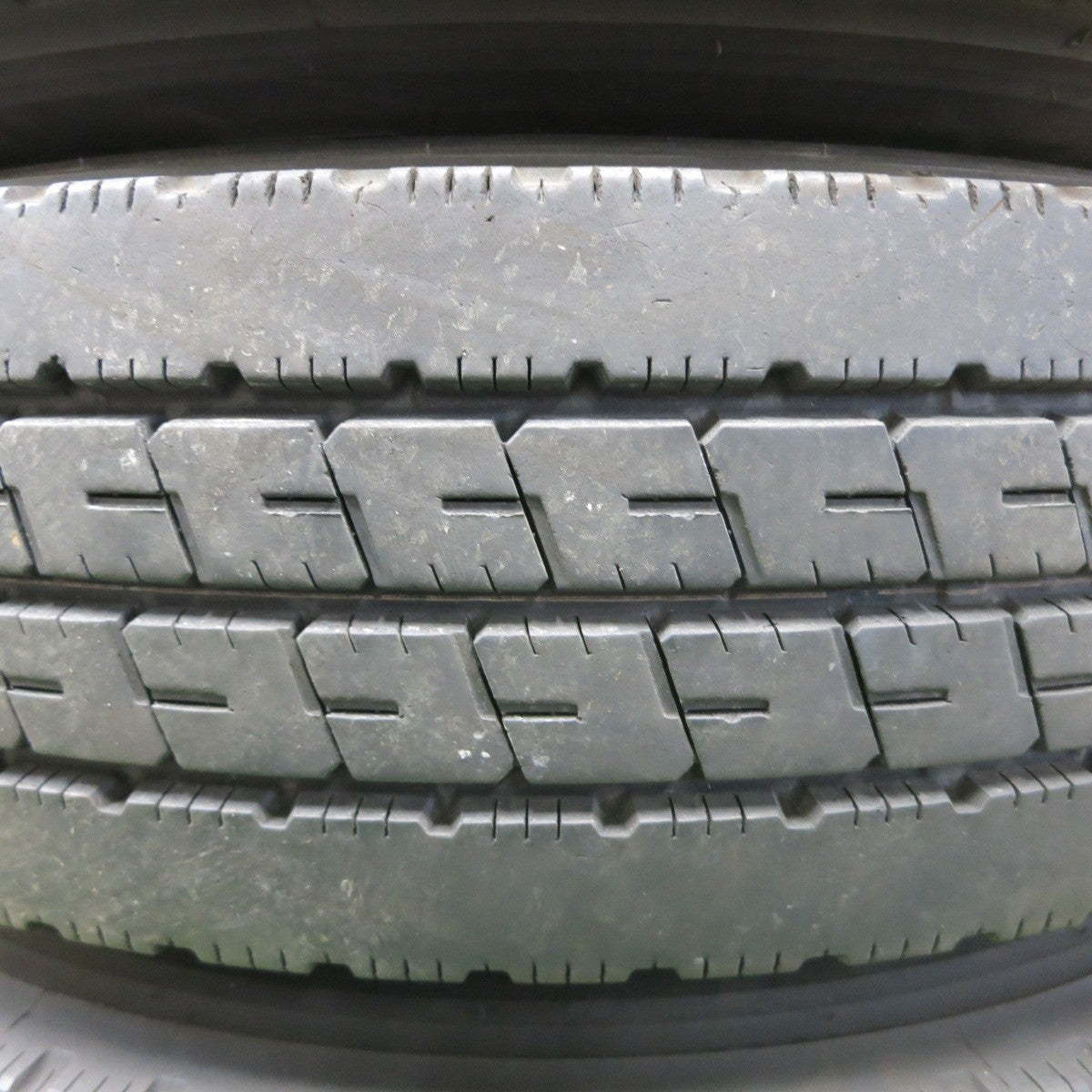 [送料無料] バリ溝！21年！8.5分★トラック タイヤ 205/85R16 117/115N ブリヂストン デュラビス R207 TOPY スチール ホイール 16インチ★4102801ナノ
