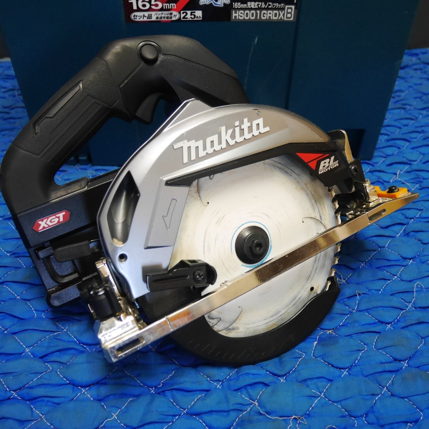 [送料無料] バッテリー2個付☆マキタ 165mm 充電式 マルノコ HS001G 電動 工具 切断機 丸のこ 丸ノコ 丸鋸 makita 木工用☆