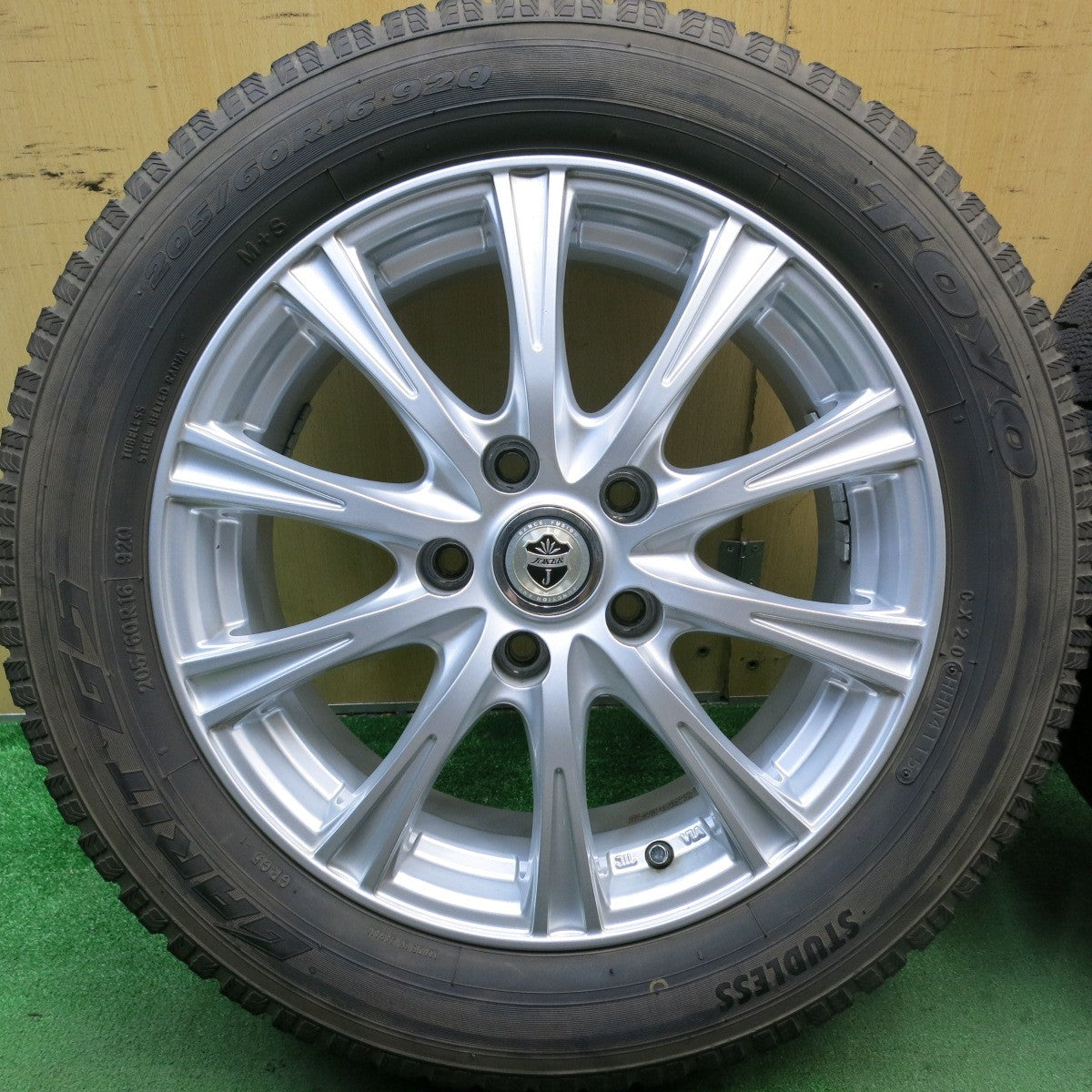 バリ溝！8.5分★スタッドレス 205/60R16 トーヨー ガリット G5 JOKER ジョーカー 16インチ PCD114.3/5H★5072702HAス