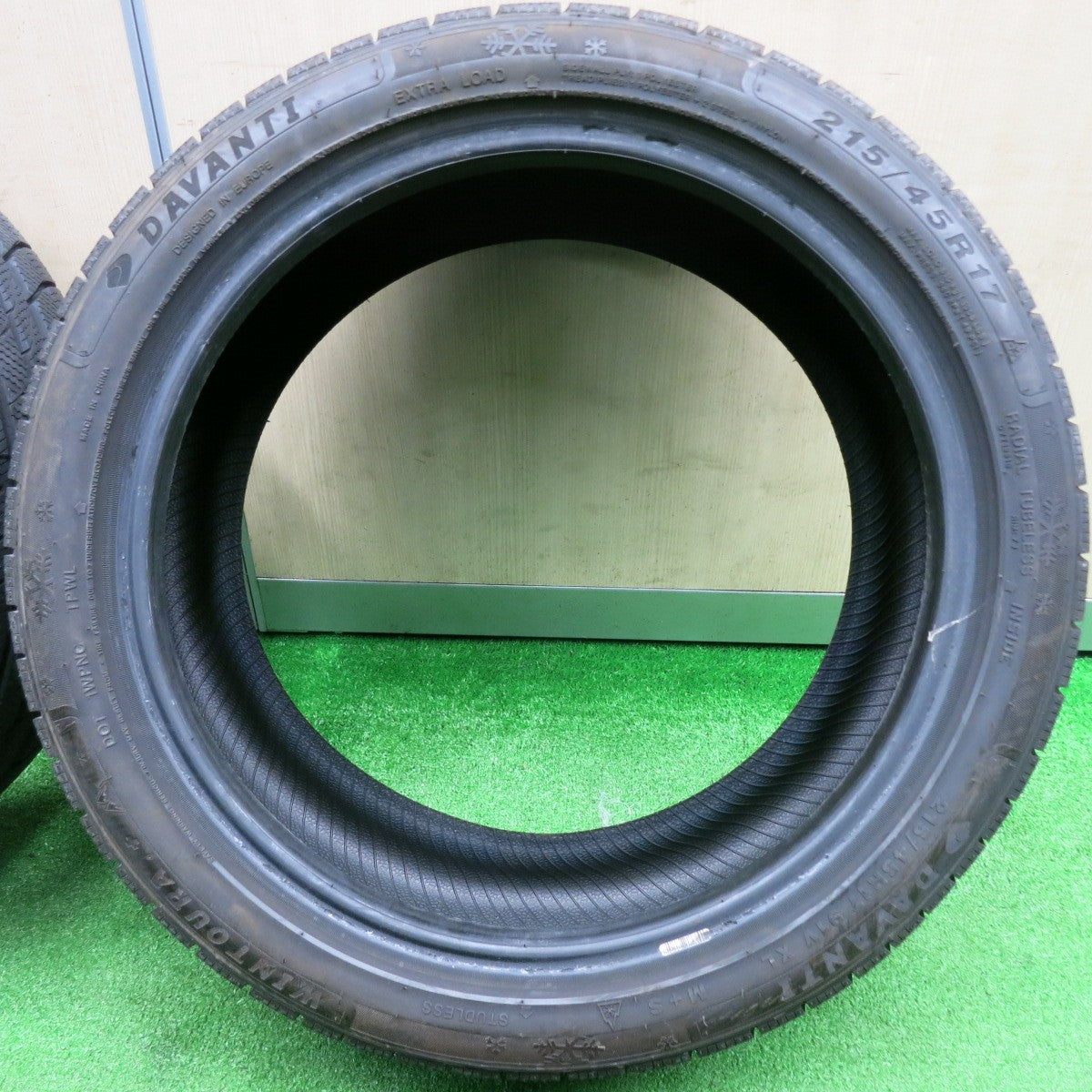 [送料無料] 超バリ溝！22年！ほぼ10分★スタッドレス 215/45R17 ダヴァンティ WINTOURA タイヤ 17インチ レクサス CT プリウス 86 BRZ 等★4120513TNス