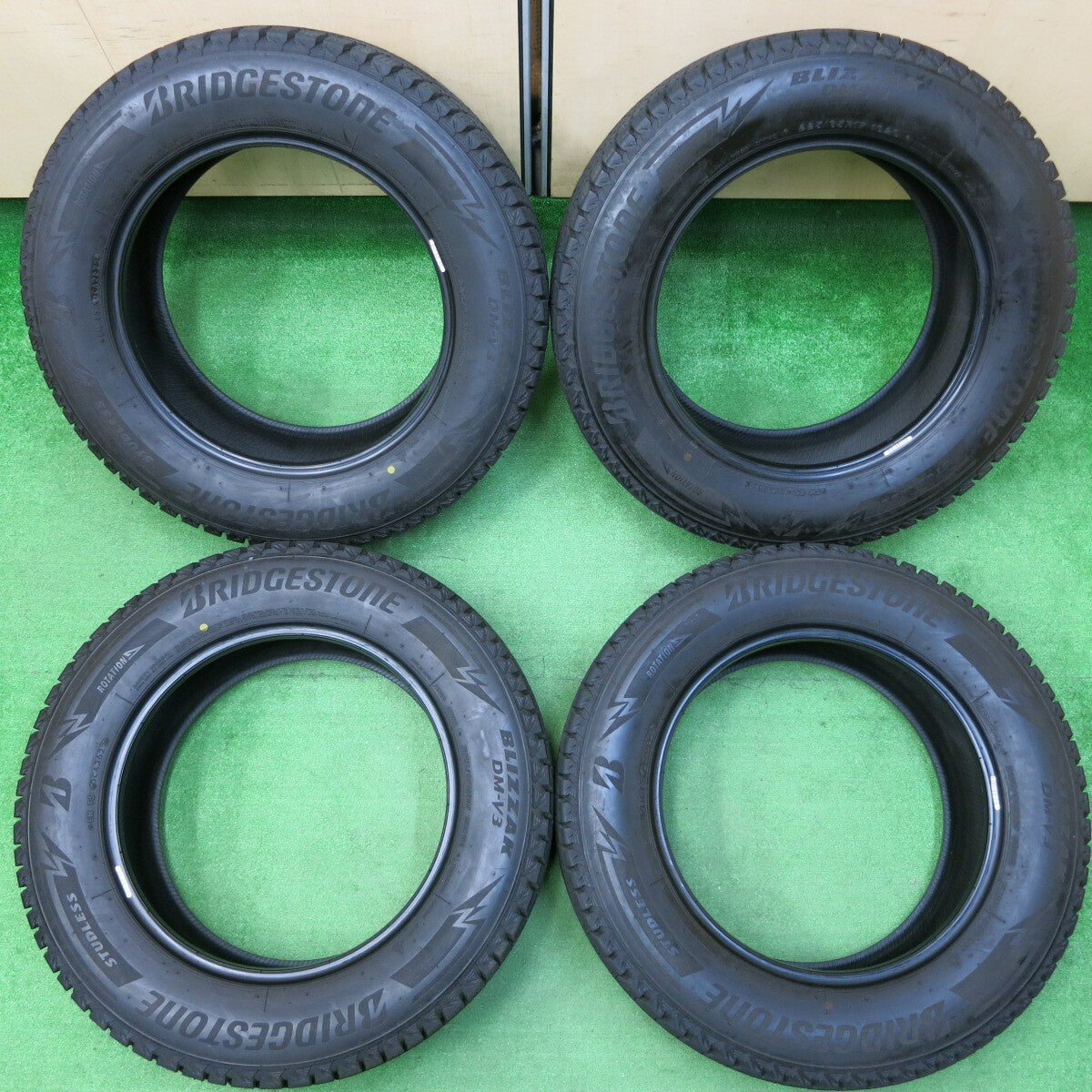 バリ溝 22年 ほぼ10分★スタッドレス 225/65R17 ブリヂストン ブリザック DM-V3 タイヤ ハリアー RAV4等★4012209イスタ