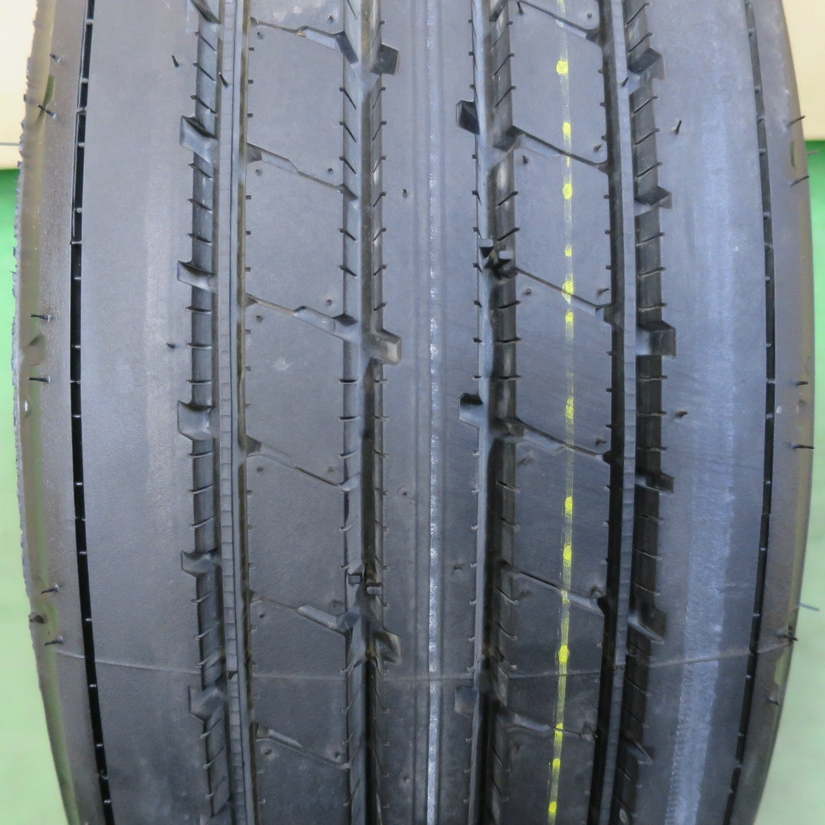 未使用！1本★トラック タイヤ 215/70R17.5 123/121J ブリヂストン R173 17.5インチ★6053002イノタ
