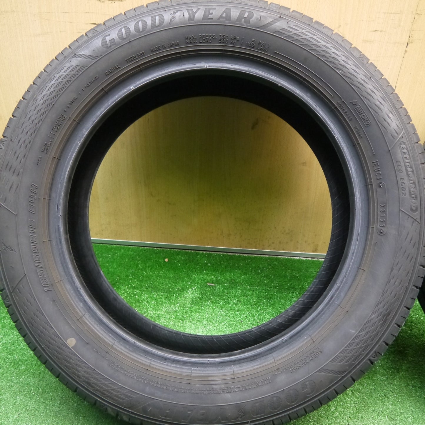 バリ溝！23年！9.5分★185/60R15 グッドイヤー EfficientGrip ECO EG02 エフィシエントグリップ エコ タイヤ 15インチ シエンタ アクア ヤリス 等★5121904Hノタ