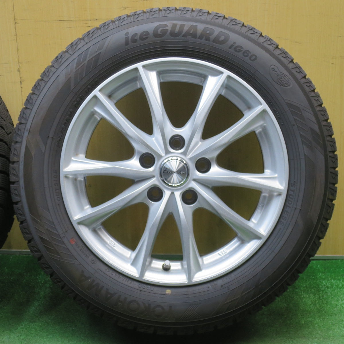 バリ溝！24年！キレイ！ほぼ10分★スタッドレス 205/60R16 ヨコハマ アイスガード iG60 Exceeder エクシーダー 16インチ PCD114.3/5H★6021802NJス