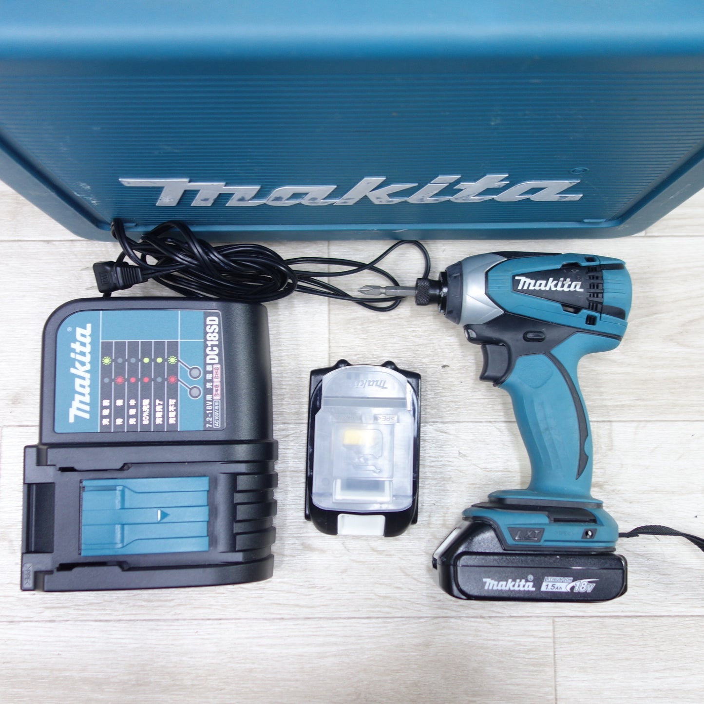 [送料無料] バッテリー2個付◆マキタ 充電式 インパクトドライバ TD146DX 電動 工具 コードレス 18V DIY Makita◆