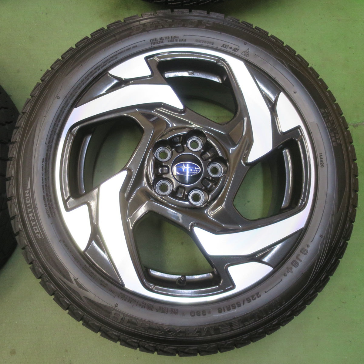 バリ溝！25年！キレイ！ほぼ10分◎スバル GUE クロストレック 純正 225/55R18 スタッドレス ダンロップ ウインターマックス SJ8 SJ8+ 18インチ PCD114.3/5H◎6090407イス