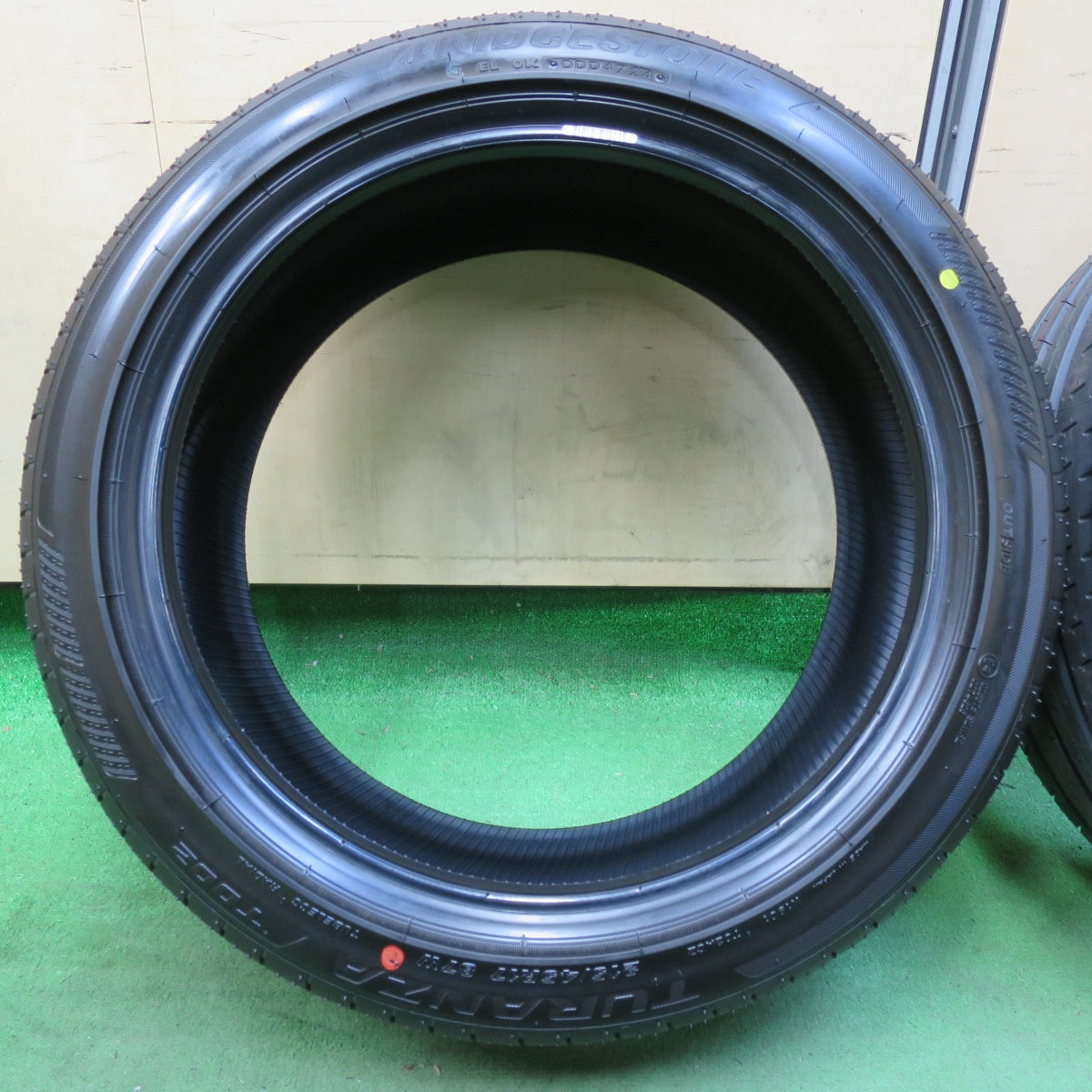 [送料無料] 新車外し！24年★215/45R17 ブリヂストン トランザ T002 タイヤ 17インチ カローラ ツーリング プリウス 86 BRZ 等★5031202イノタ