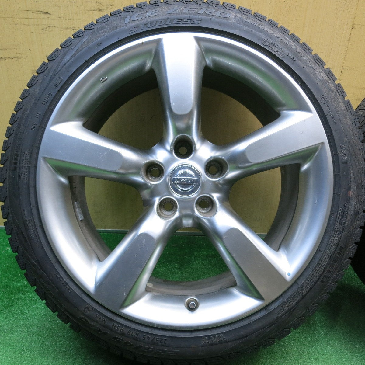 バリ溝！22年！9.5分以上★日産 フェアレディZ Z33 後期 純正 225/45R18 245/45R18 スタッドレス ピレリ アイスゼロ アシンメトリコ 18インチ PCD114.3/5H★6011804HAス