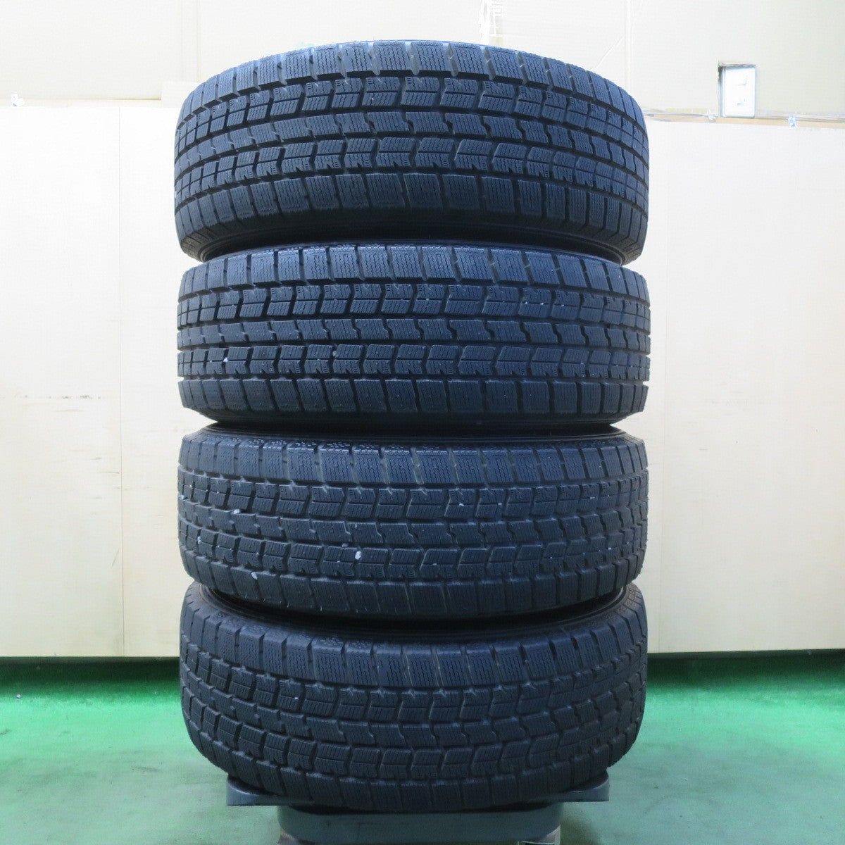 ほぼ未使用！24年！キレイ★スタッドレス 205/60R16 グッドイヤー アイスナビ7 ravrion LUMIERE ラブリオン 16インチ PCD114.3/5H★5111105イス