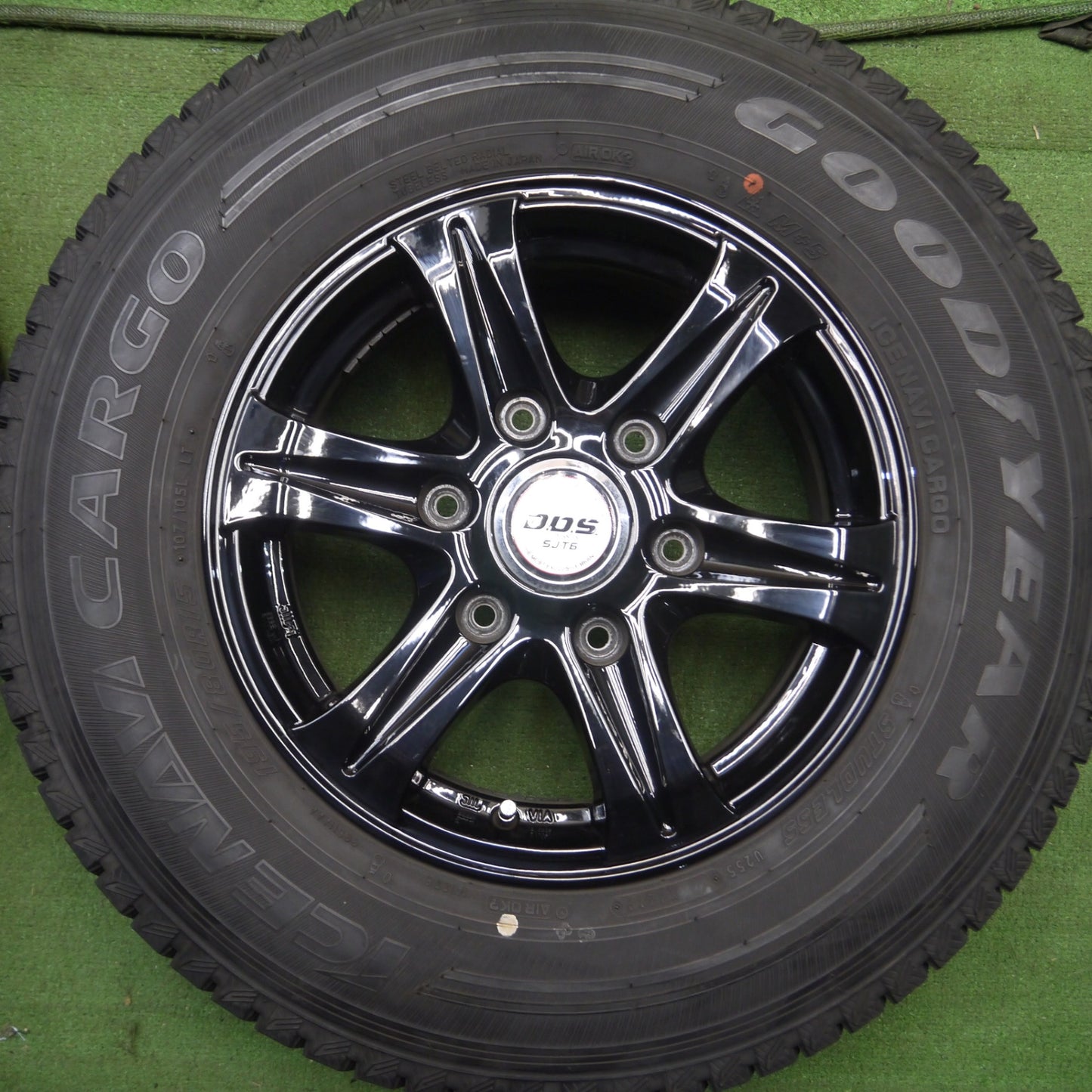*送料無料* バリ溝！キレイ！9.5分★ハイエース等 195/80R15 スタッドレス グッドイヤー アイスナビ カーゴ D.O.S. SJ-T6 DOS PCD139.7/6H★4032711Hス